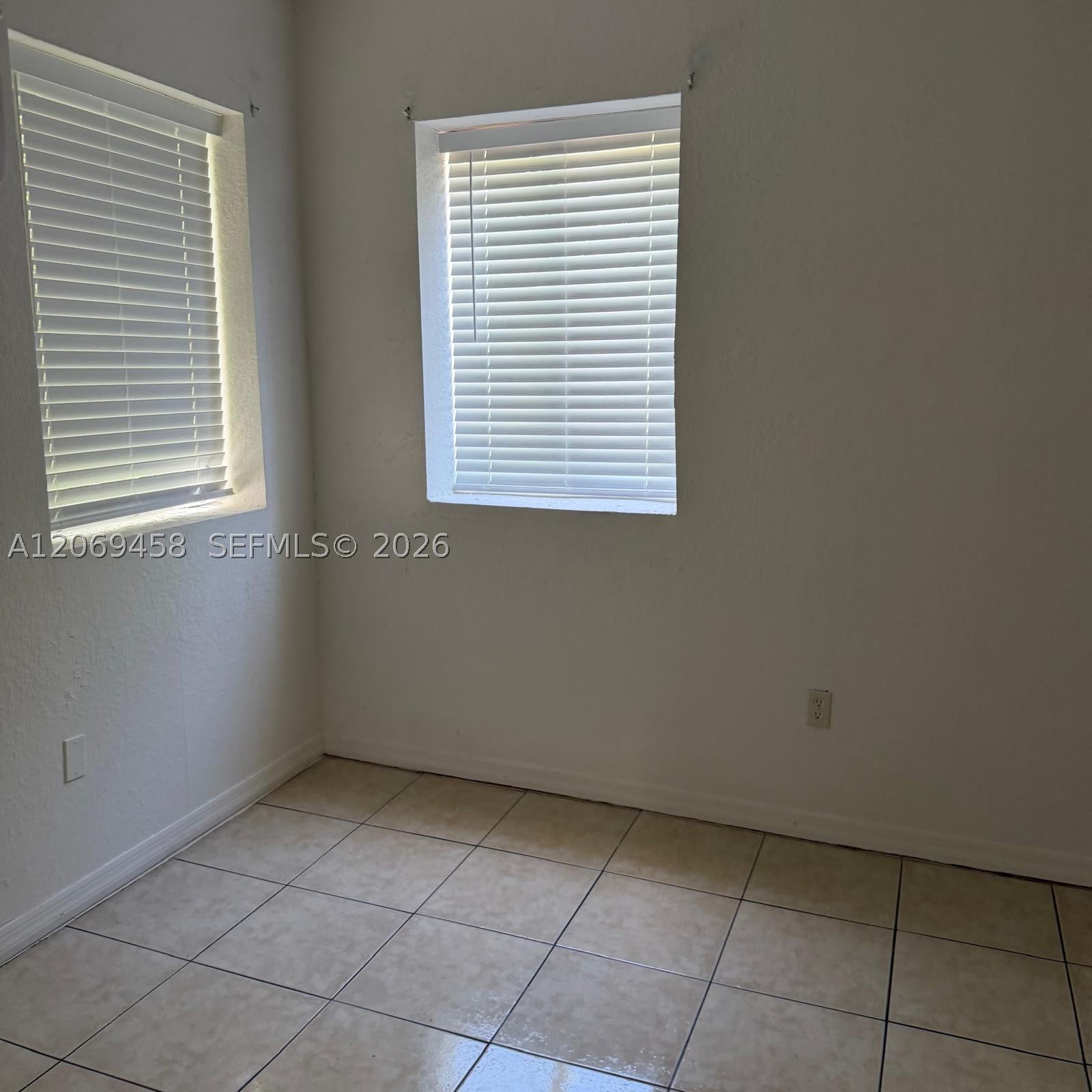 1021 Nw 3rd St 208 Property Photo 2