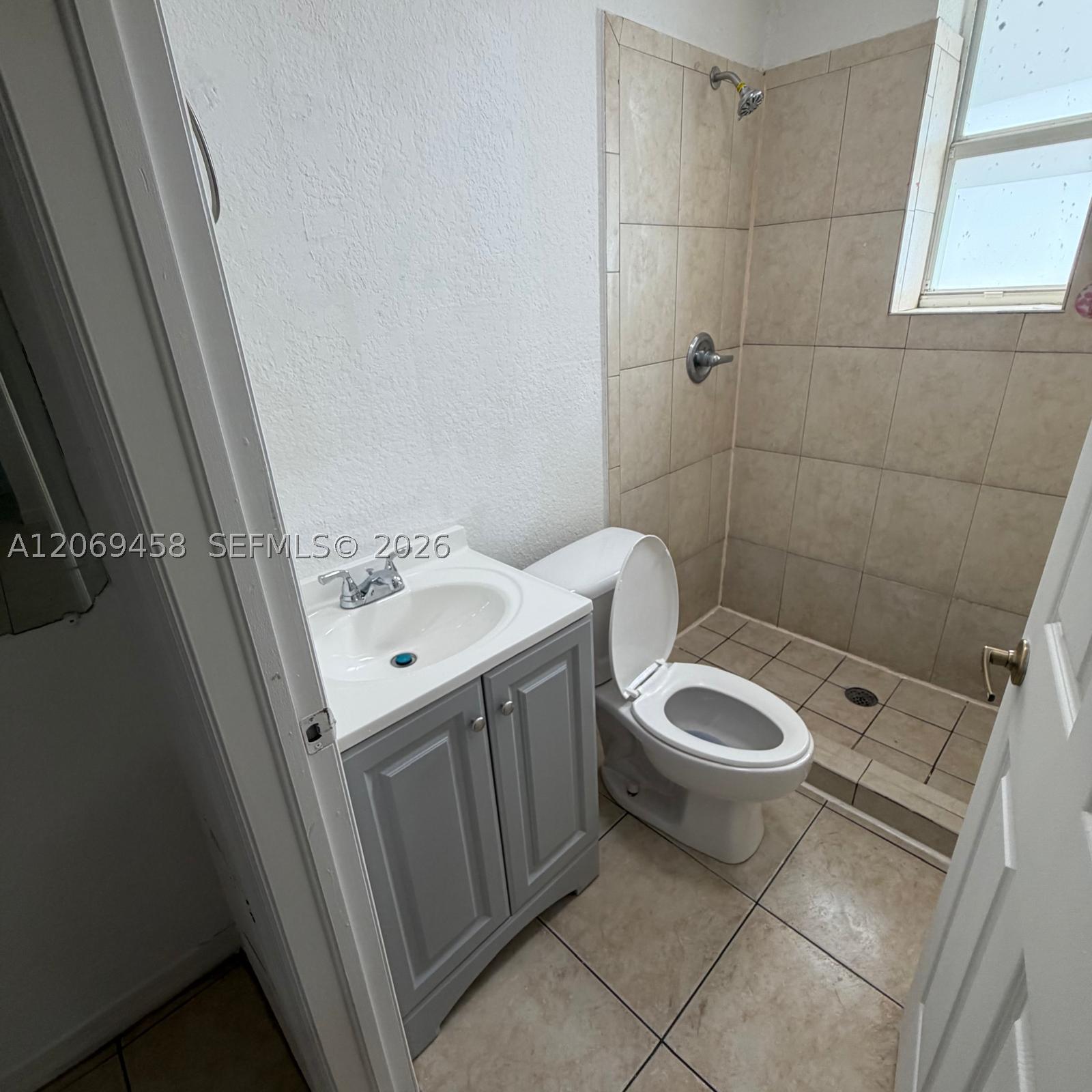 1021 Nw 3rd St 208 Property Photo 5