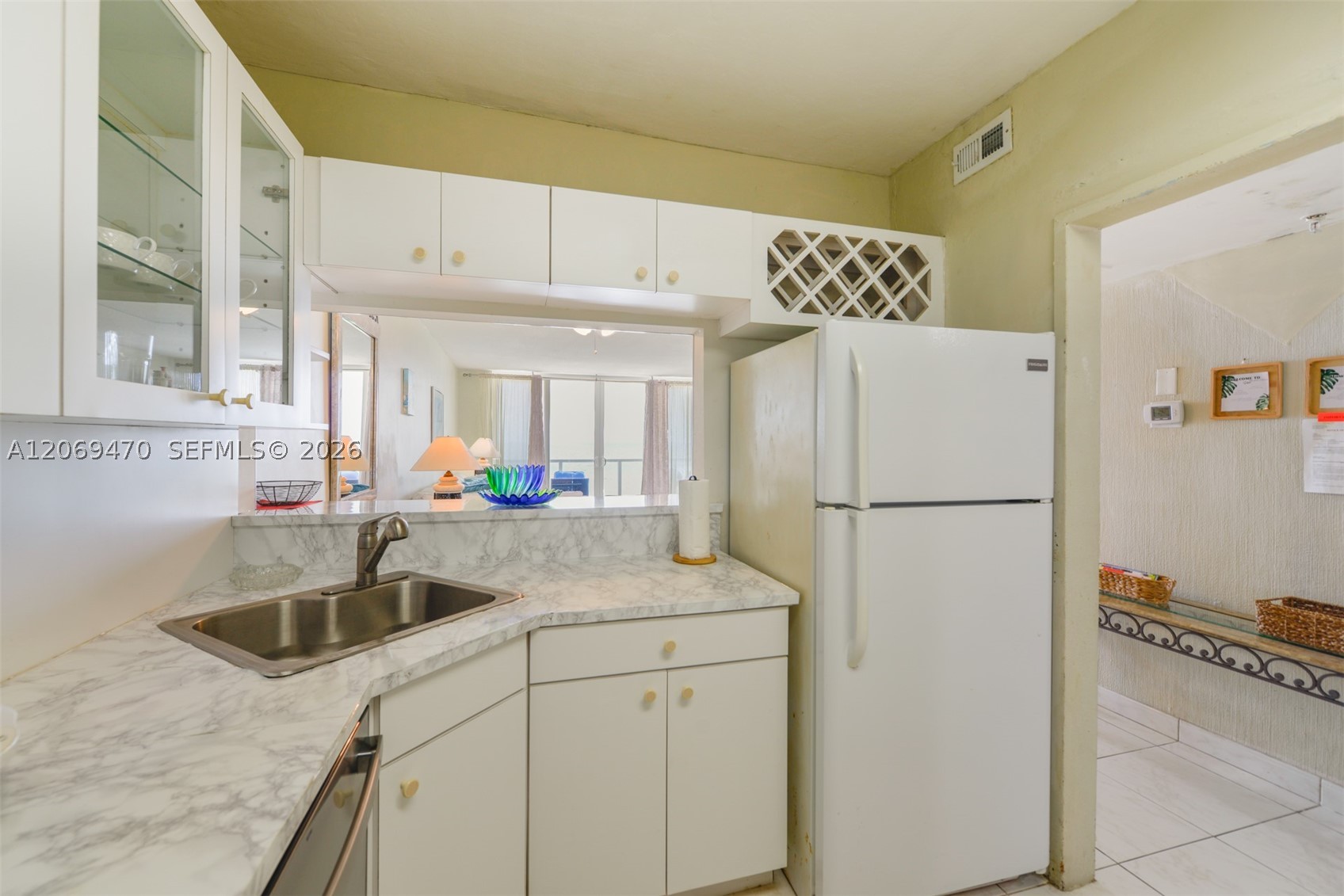 5601 Collins Ave 512 Property Photo 12