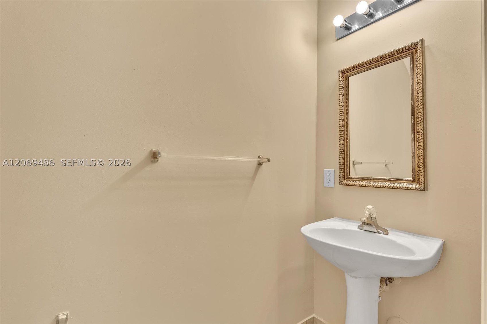 3102 Nw 24th Way Property Photo 11