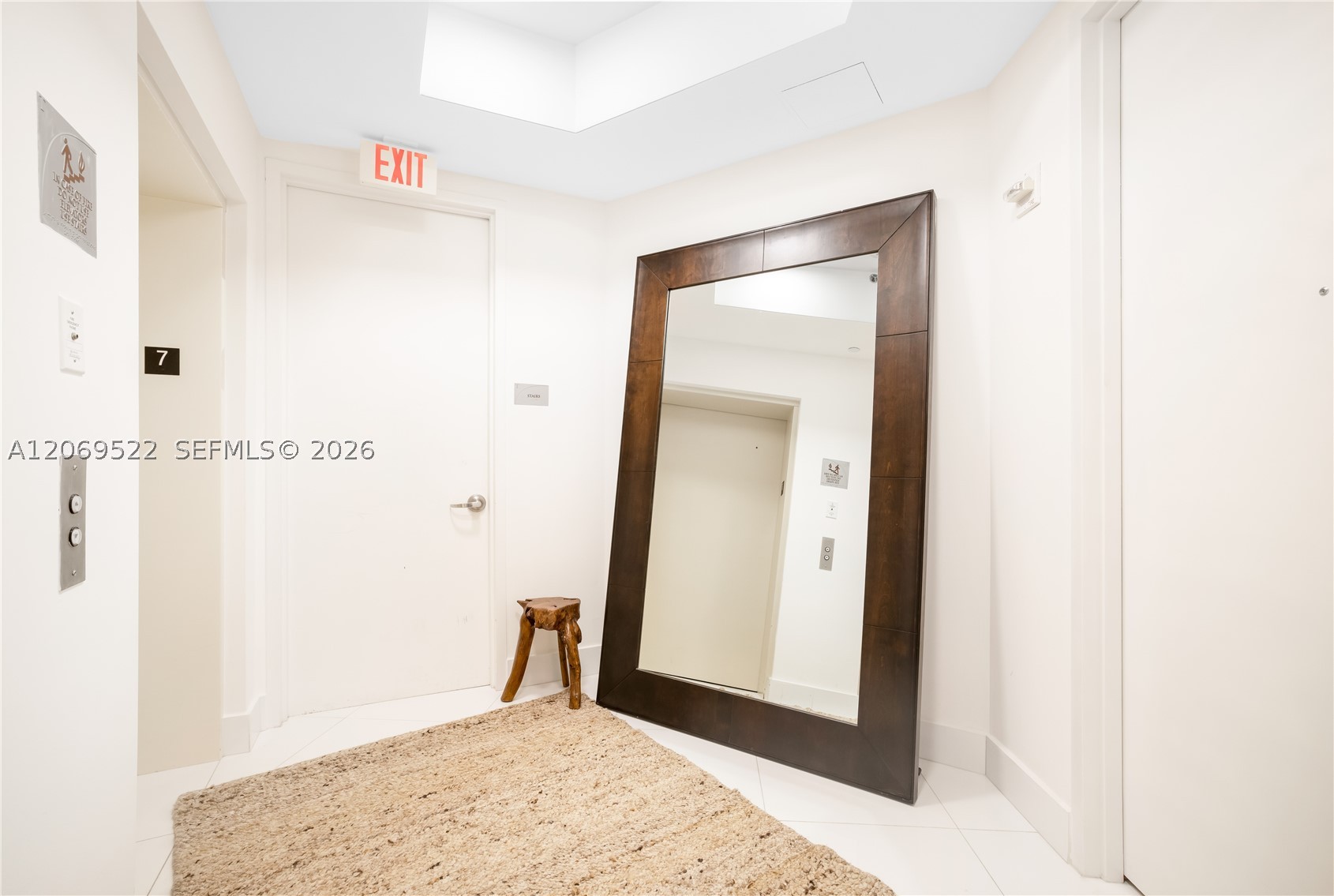 15901 Collins Ave 707 Property Photo 3