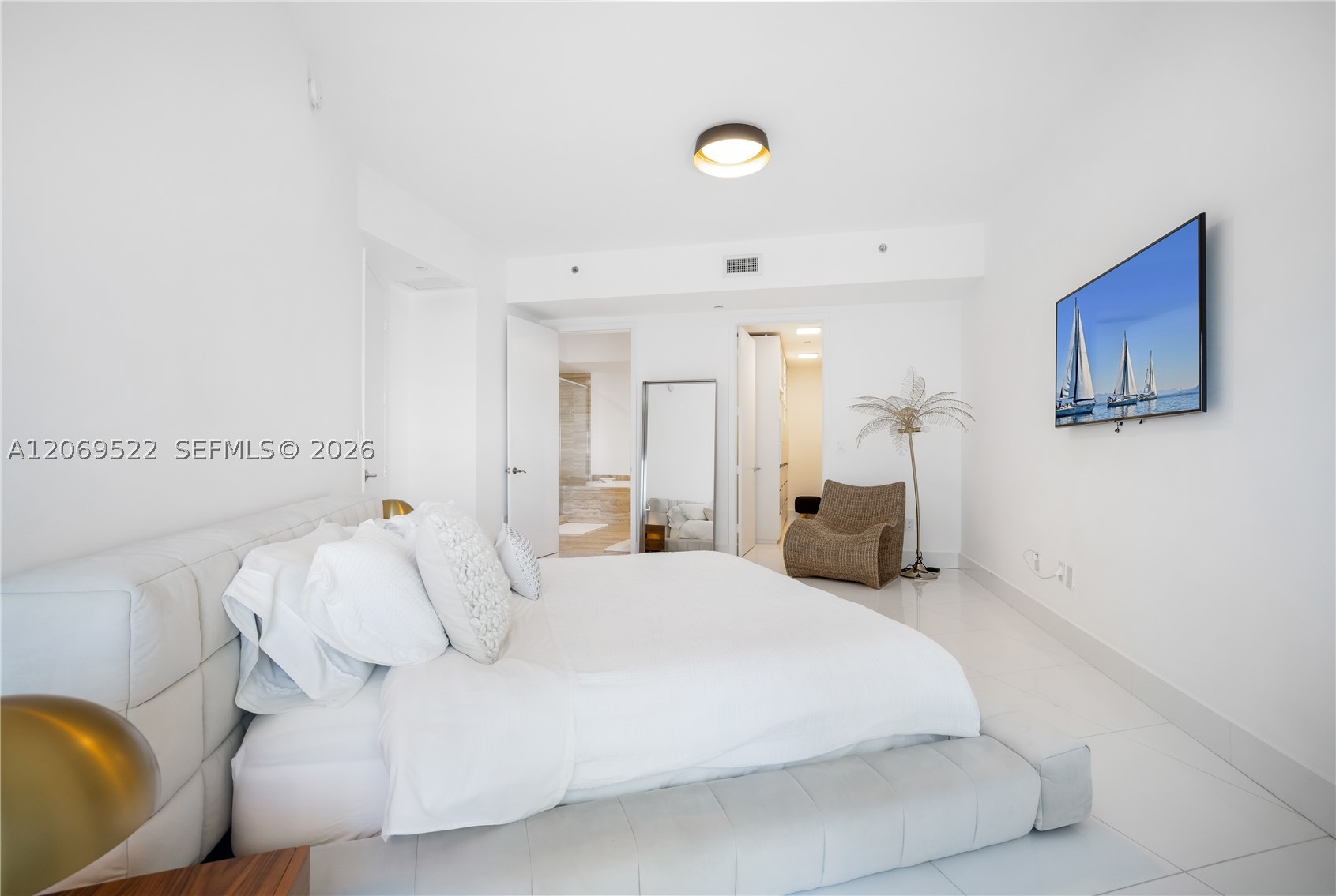15901 Collins Ave 707 Property Photo 15