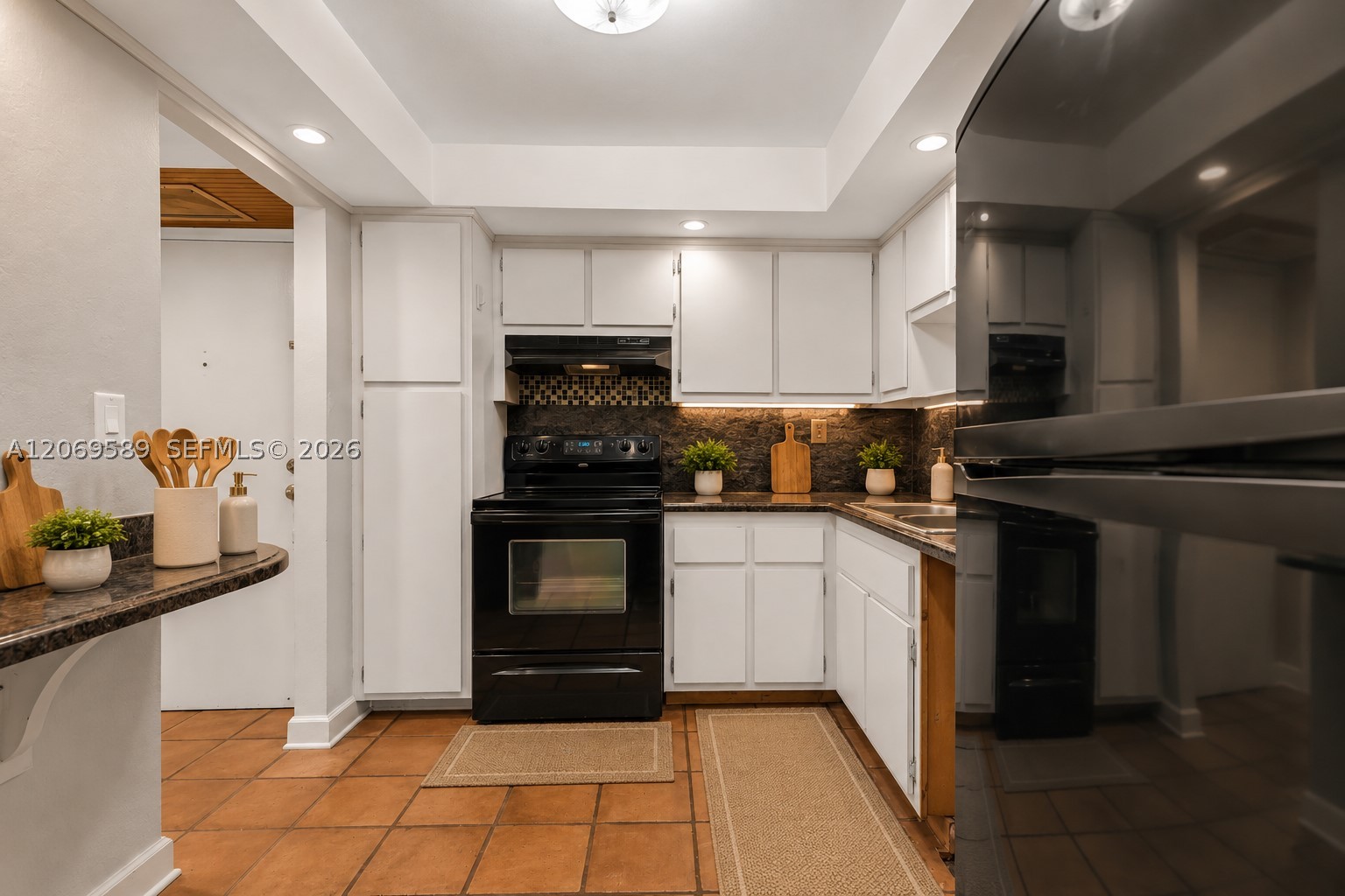 2771 Taft St 407 Property Photo 7