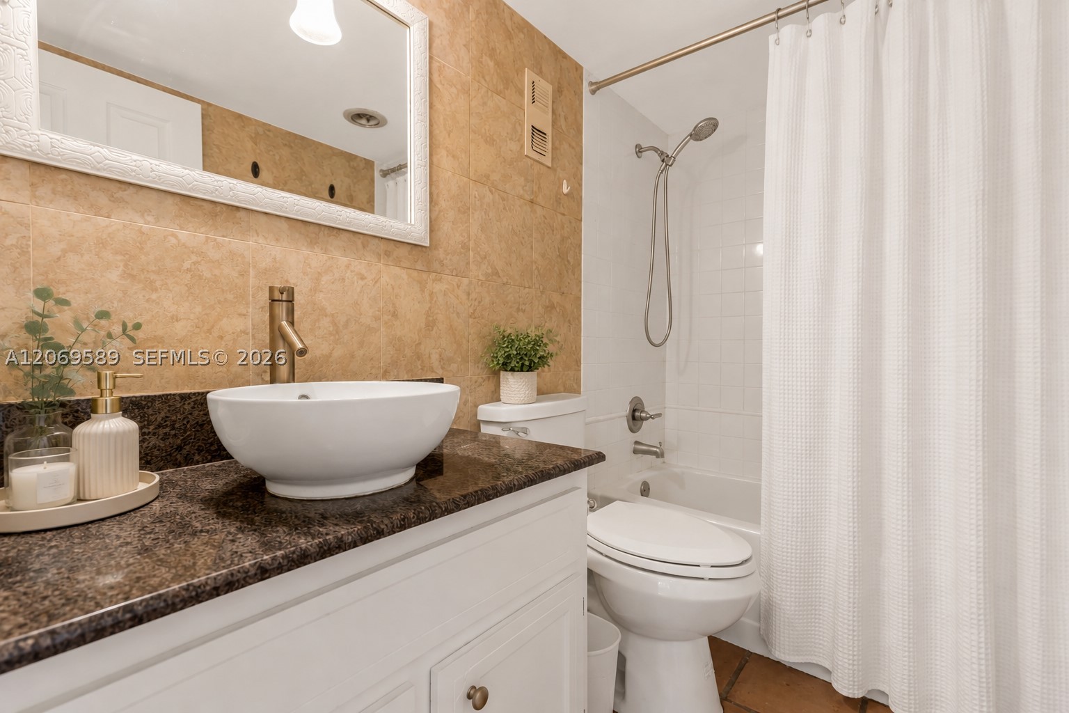 2771 Taft St 407 Property Photo 8