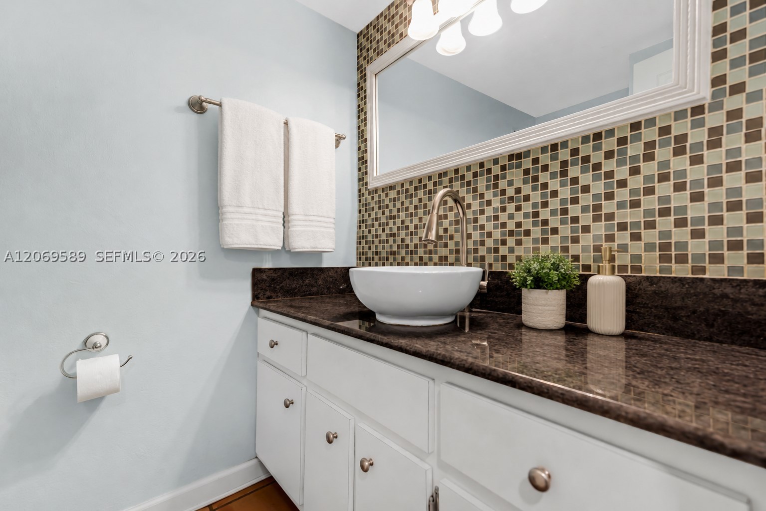2771 Taft St 407 Property Photo 9