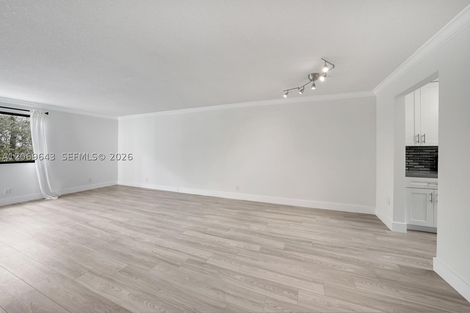185 Lakeview Dr 201 Property Photo 6
