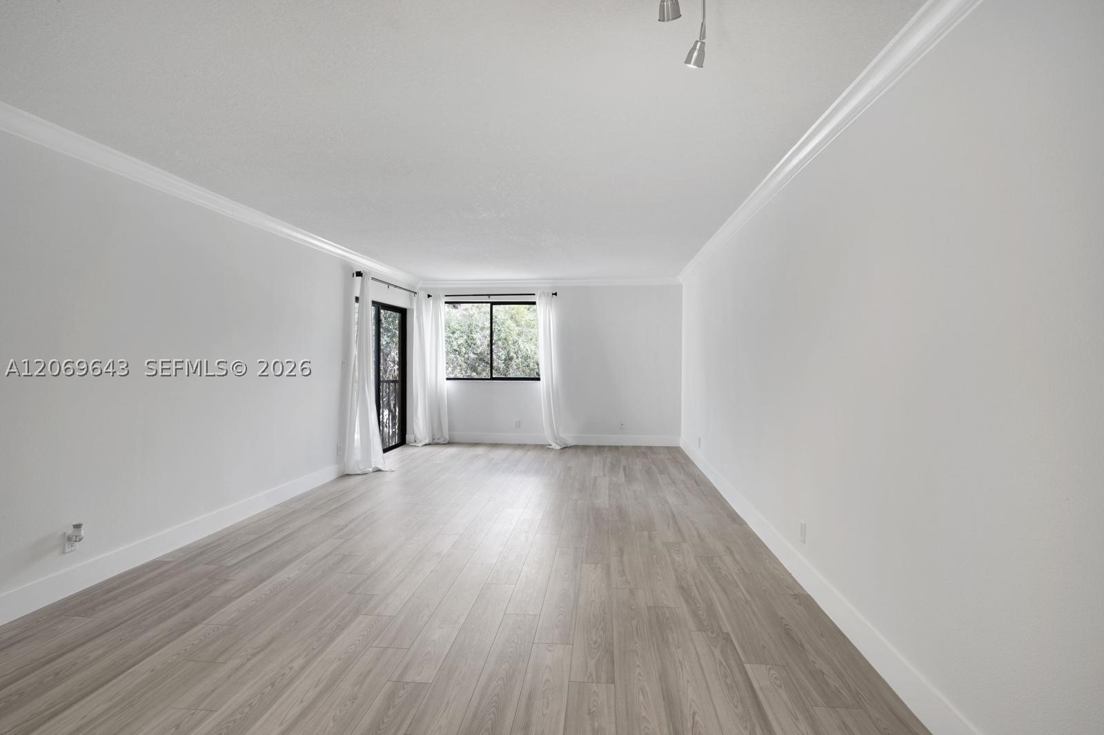 185 Lakeview Dr 201 Property Photo 7