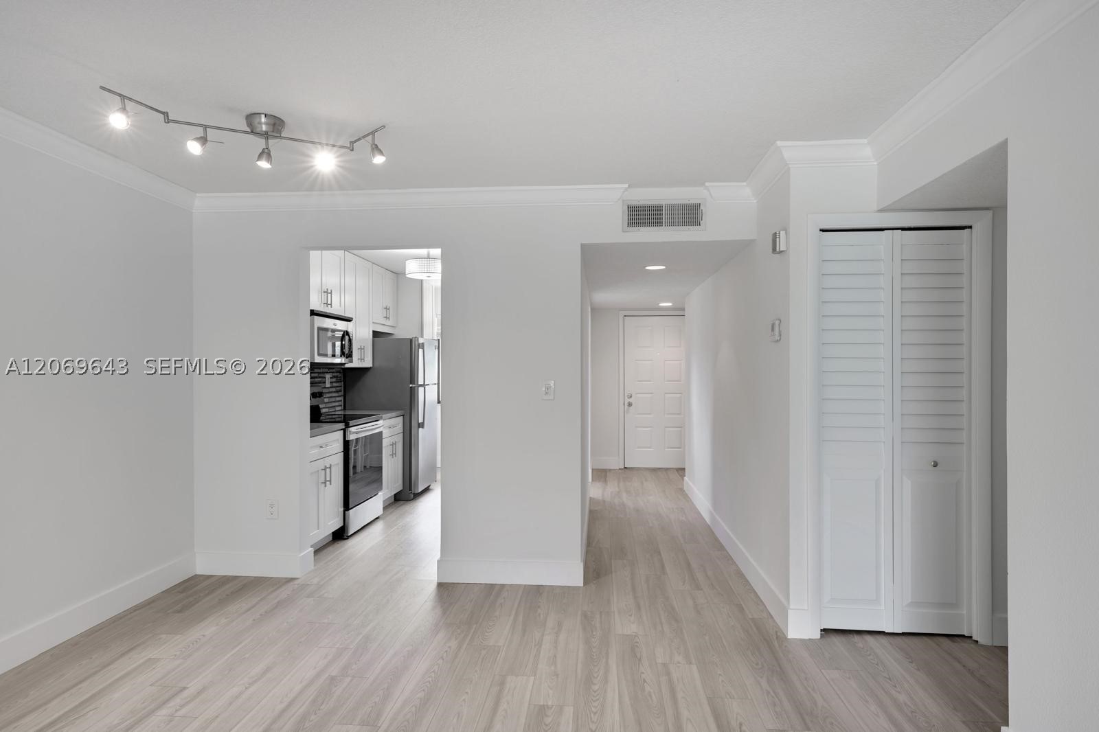 185 Lakeview Dr 201 Property Photo 17