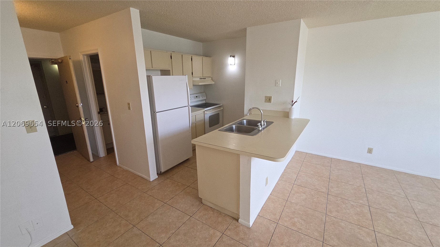 2501 Riverside Dr 212-a Property Photo 2