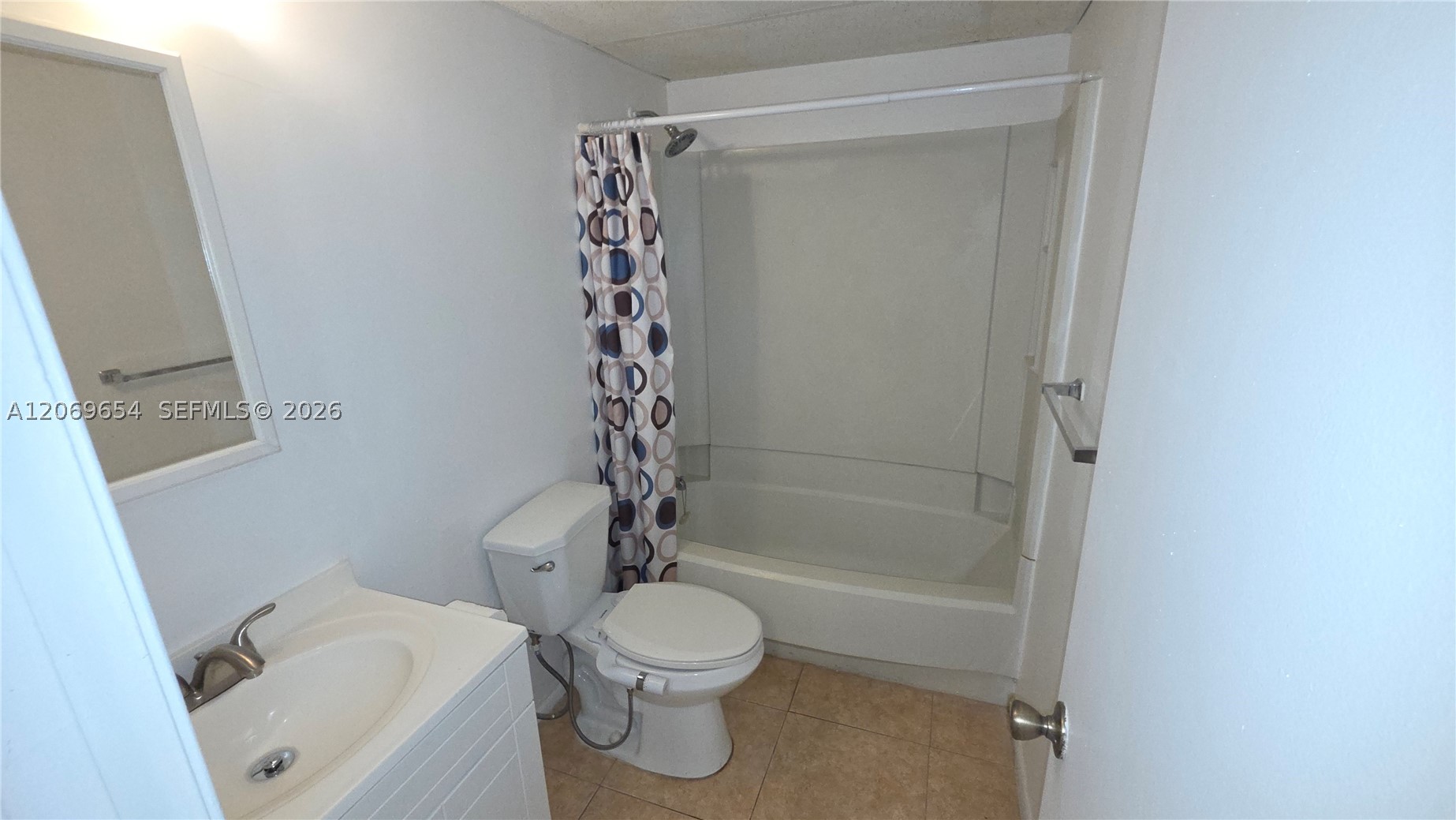 2501 Riverside Dr 212-a Property Photo 4