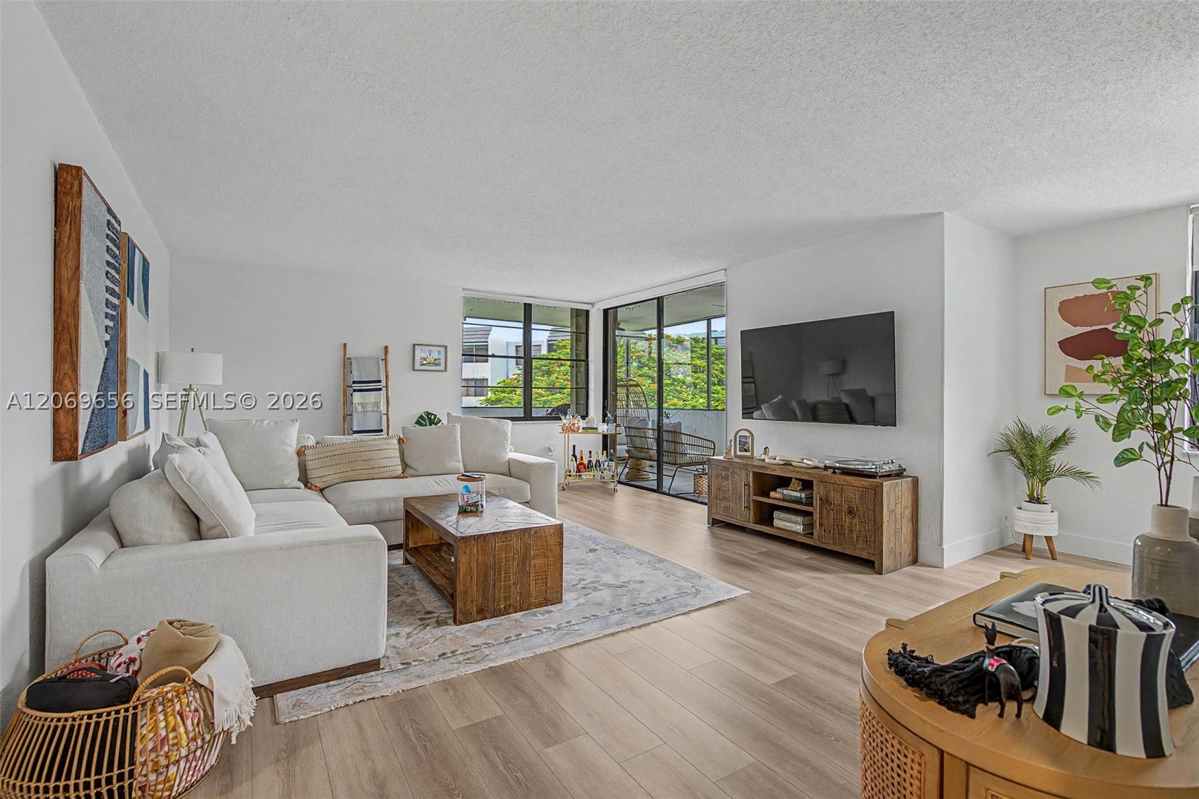 10852 N Kendall Dr 314 Property Photo 1