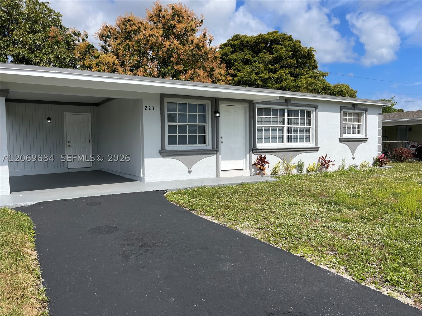 2231 NW 9th Pl H Property Photo 1