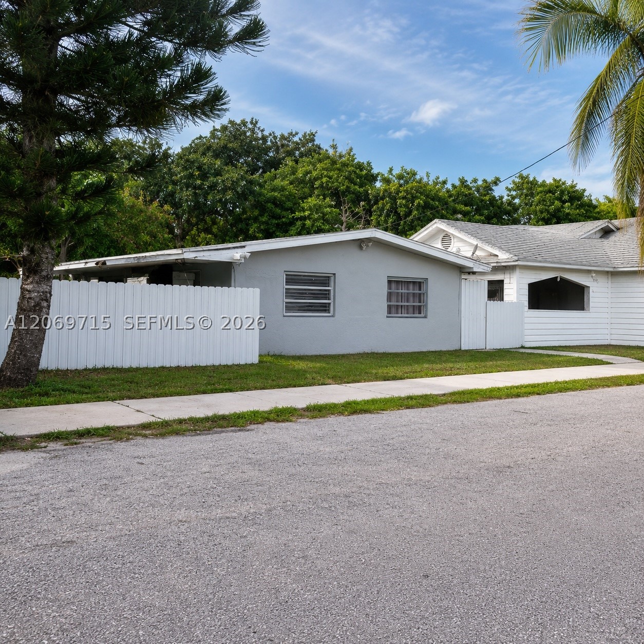 6220 Ne Miami Pl Property Photo 1