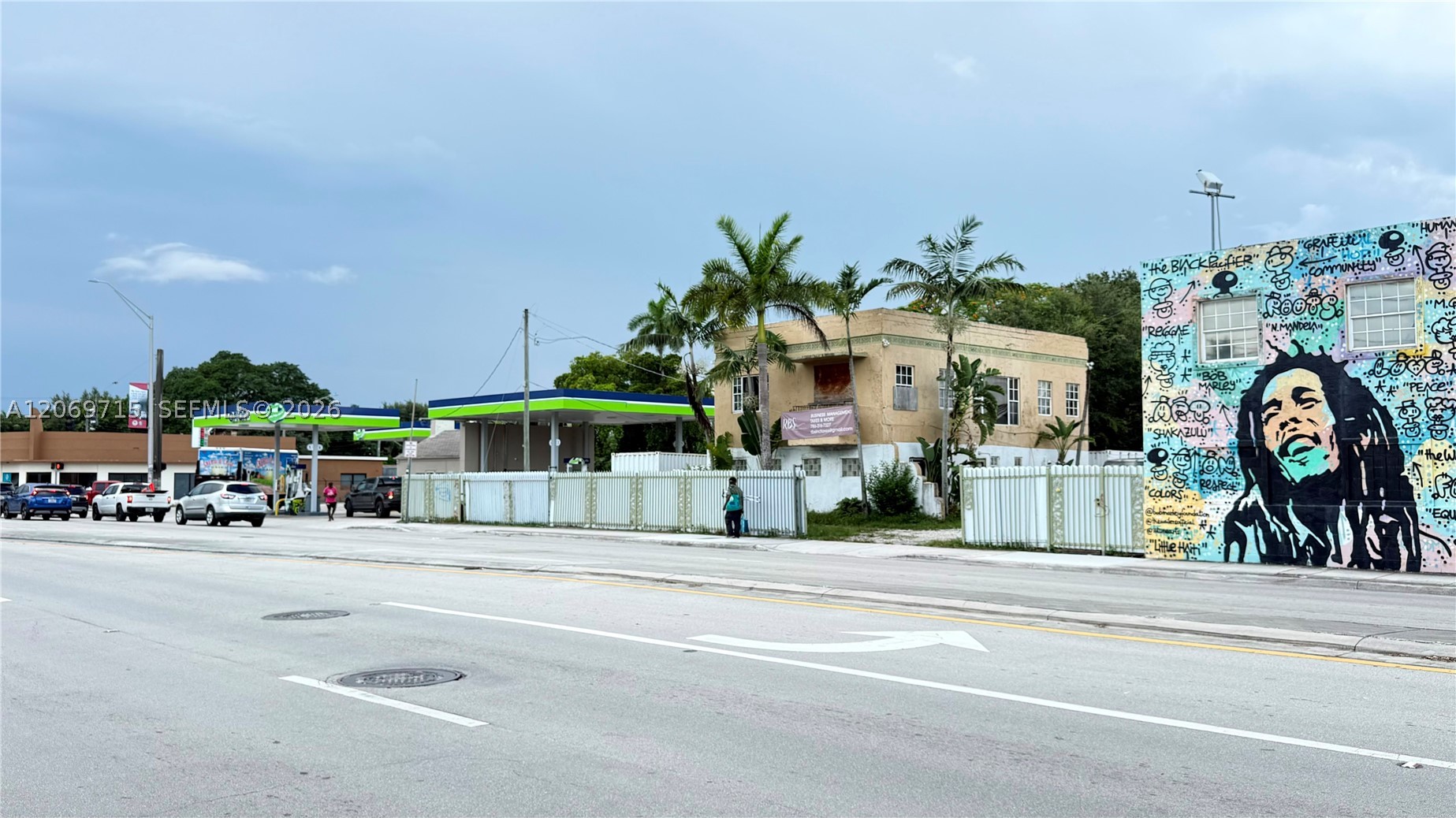 6220 Ne Miami Pl Property Photo 2
