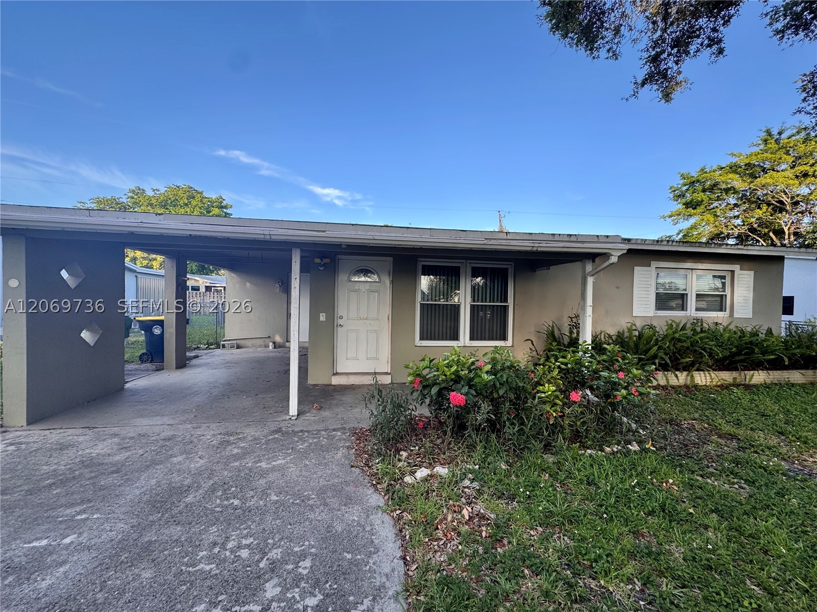 4720 SW 25th Ter Property Photo 1