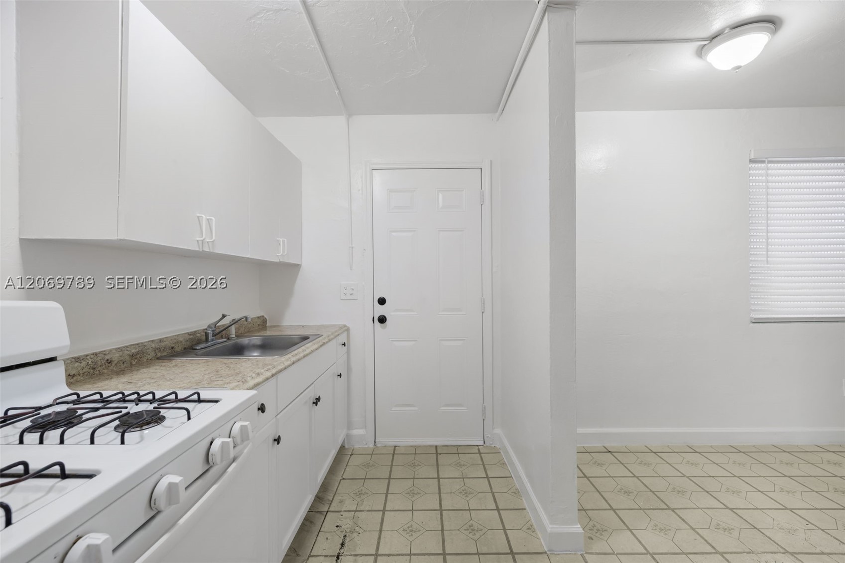 126 Sw 18th Ave 4 Property Photo 2