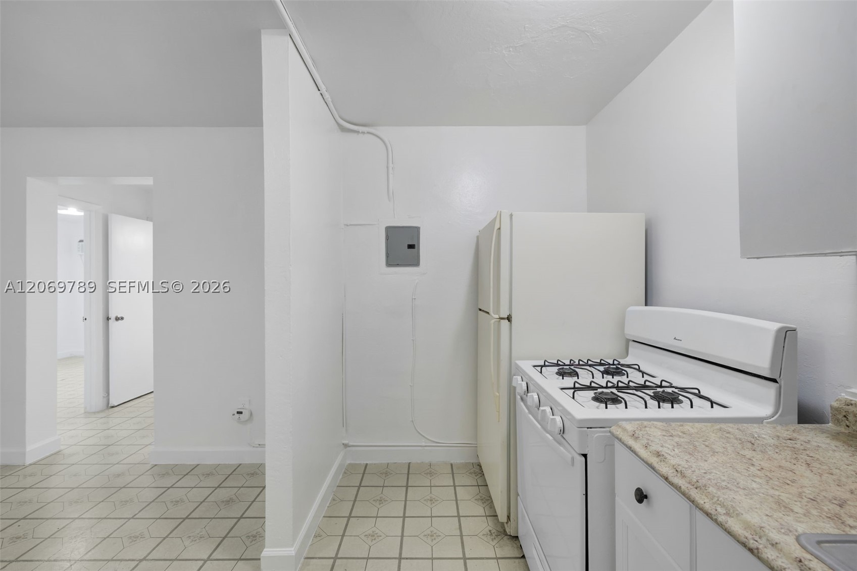 126 Sw 18th Ave 4 Property Photo 3