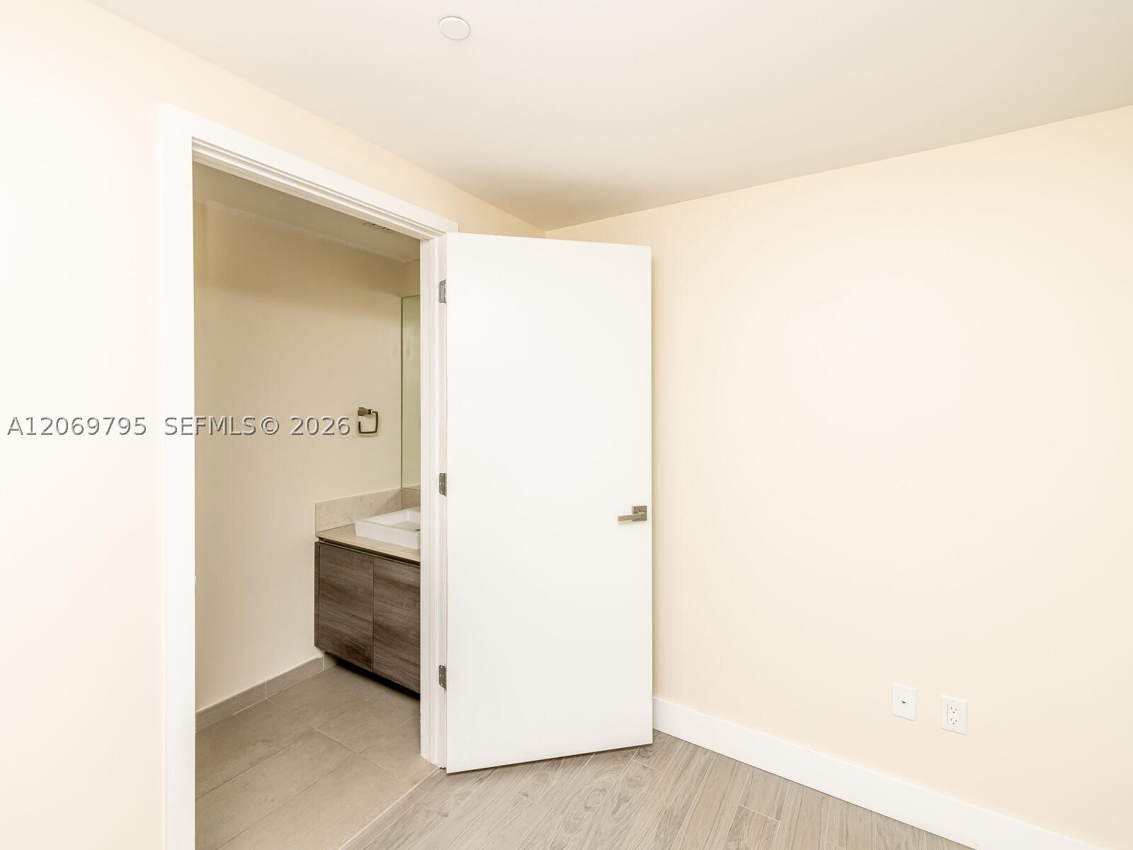 1080 Brickell Ave 2206 Property Photo 17