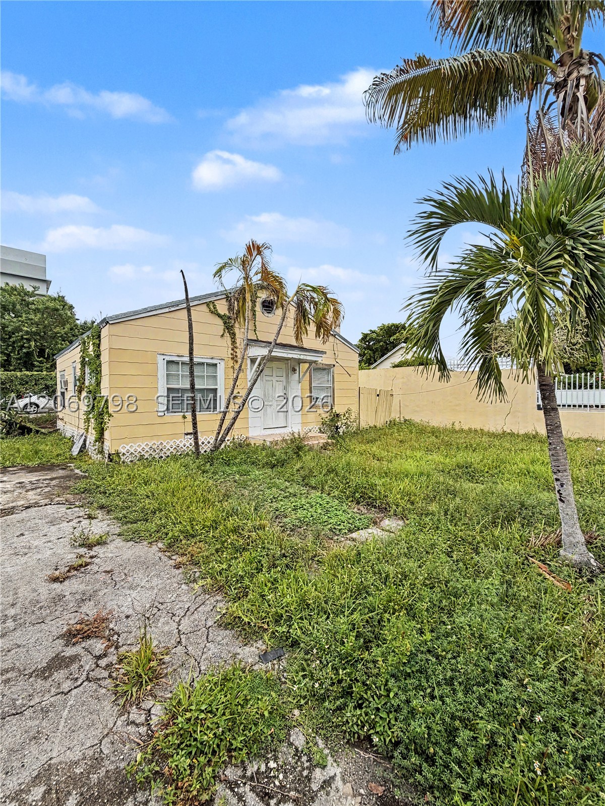 2728 Nw 3rd St Property Photo 4