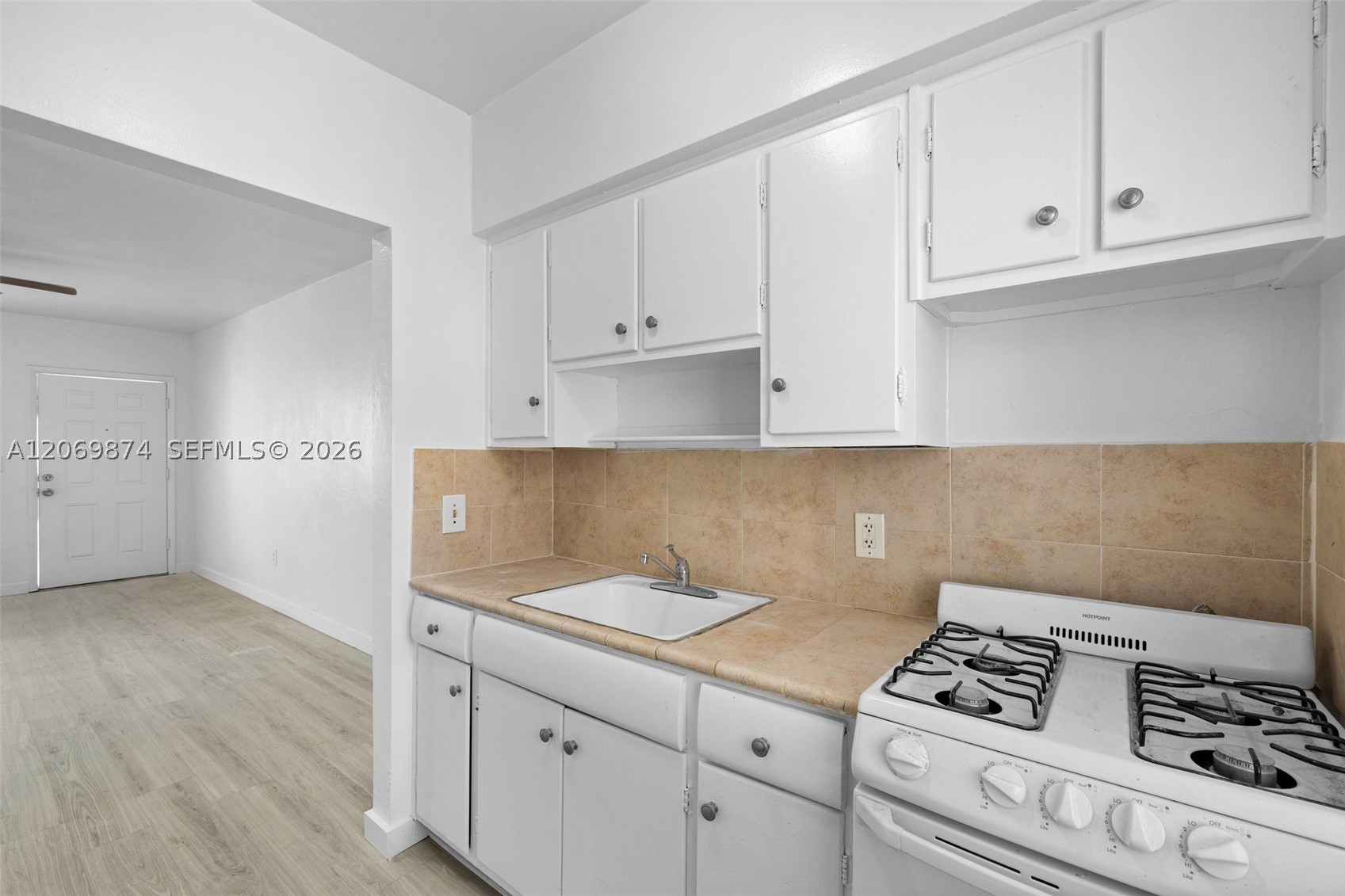 7721 Dickens Ave 6 Property Photo 4