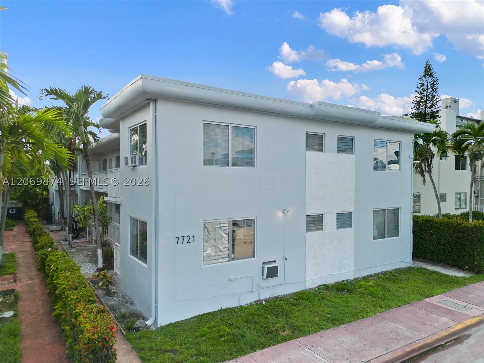 7721 Dickens Ave 6 Property Photo 16