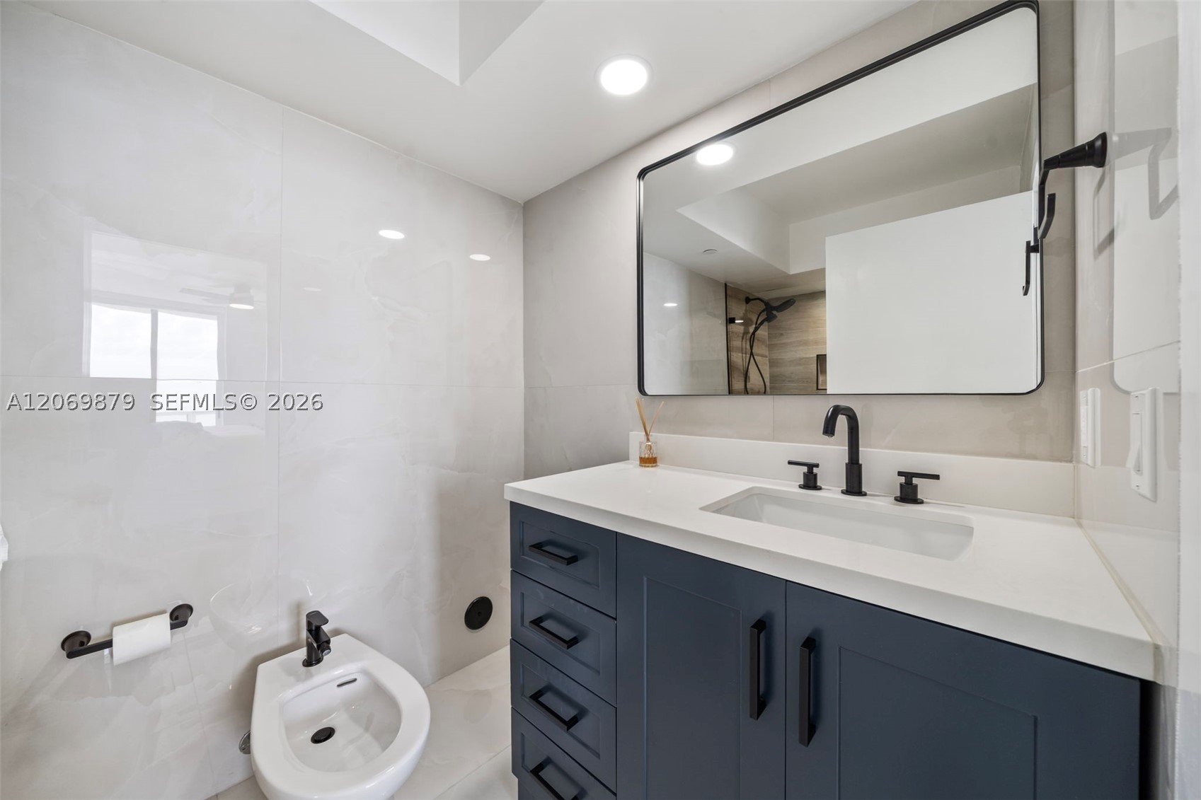 5900 Collins Ave 1204 Property Photo 21