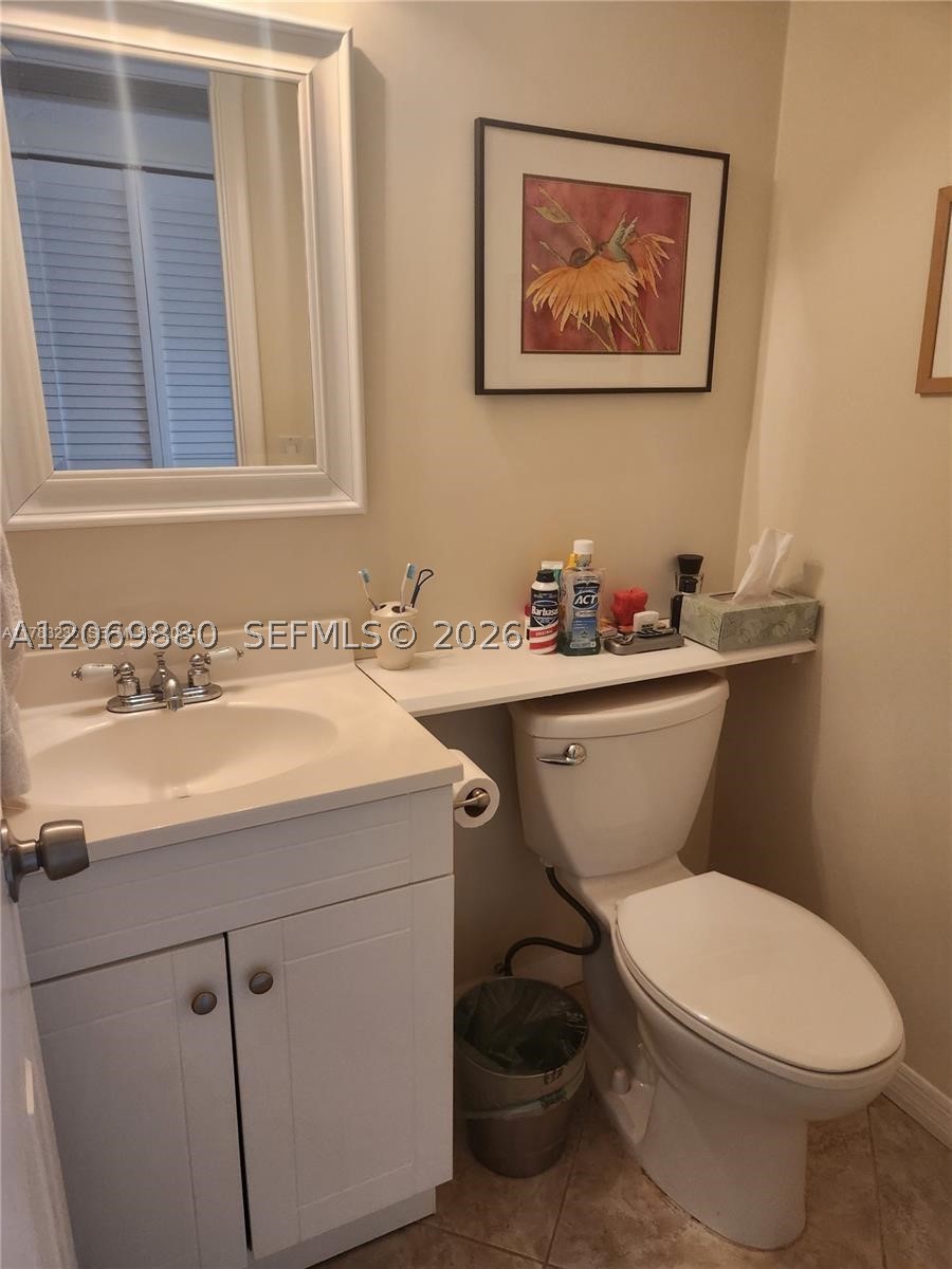 2114 E Cambridge E 2114 Property Photo 15