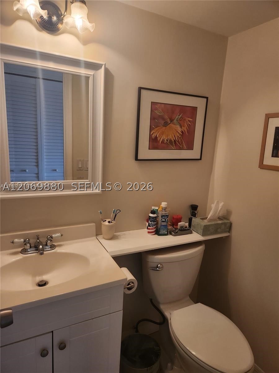 2114 E Cambridge E 2114 Property Photo 16
