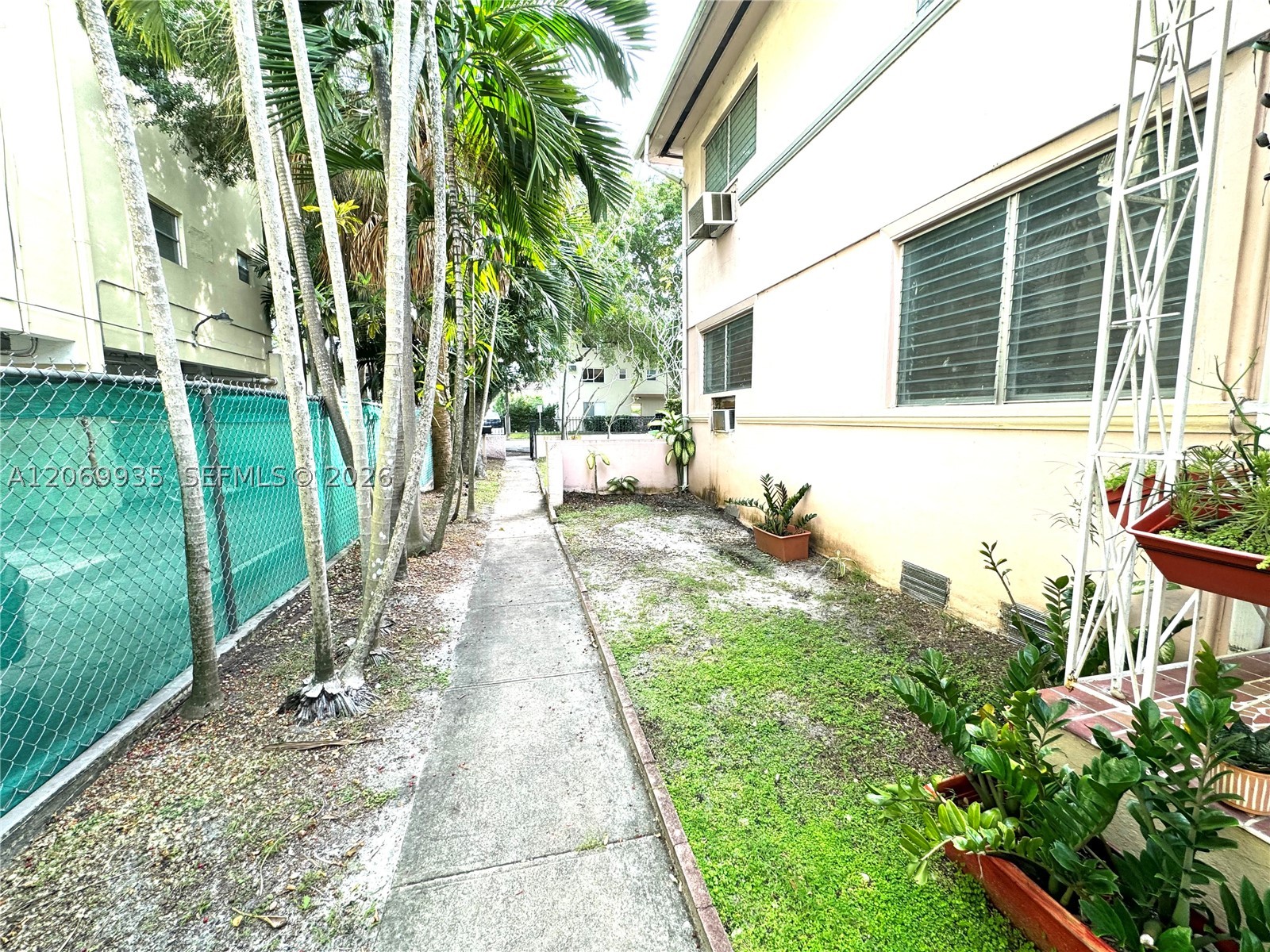 433 Santander Ave 1 Property Photo 14