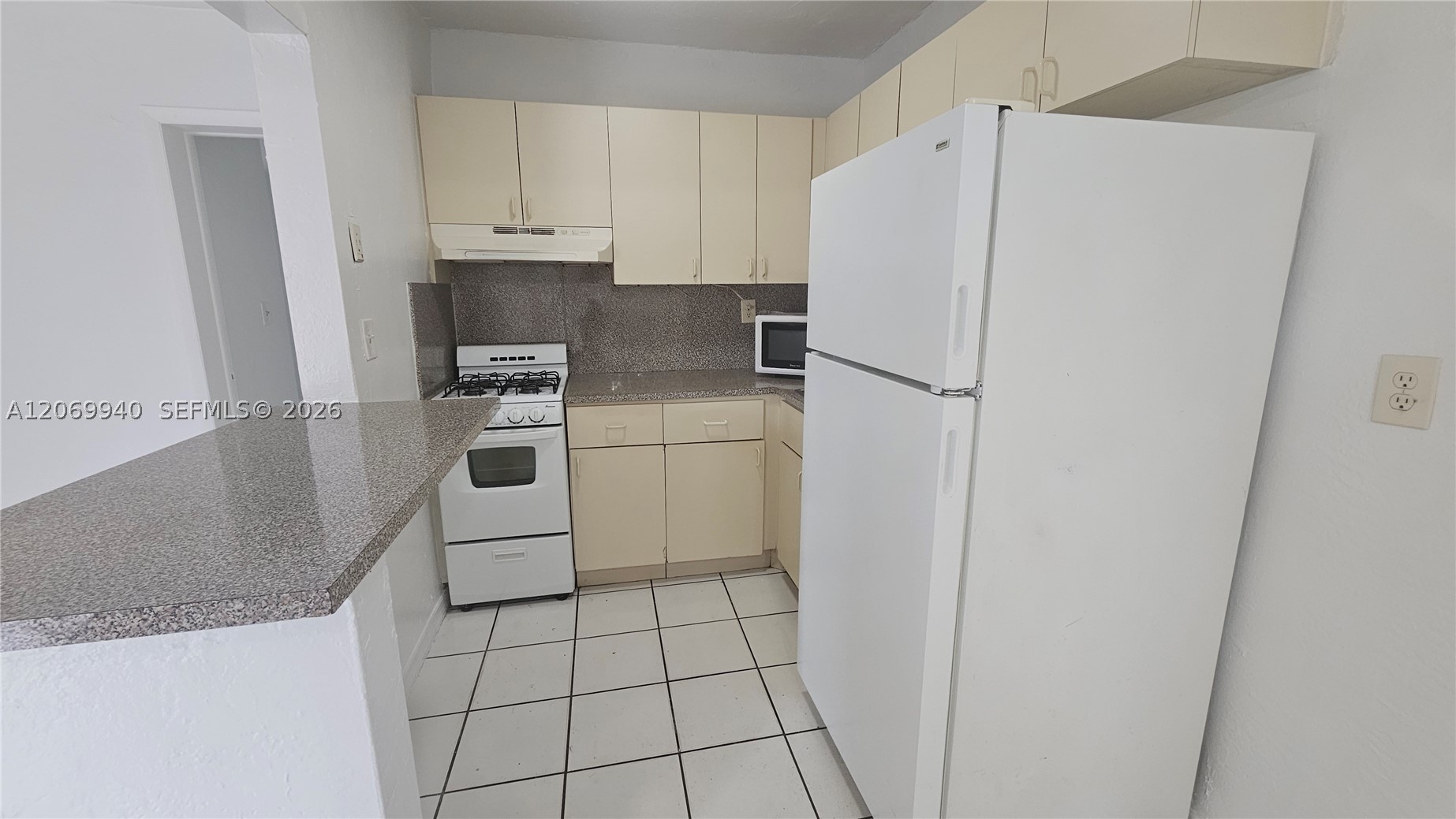 1230 W 54th St 226a Property Photo 5