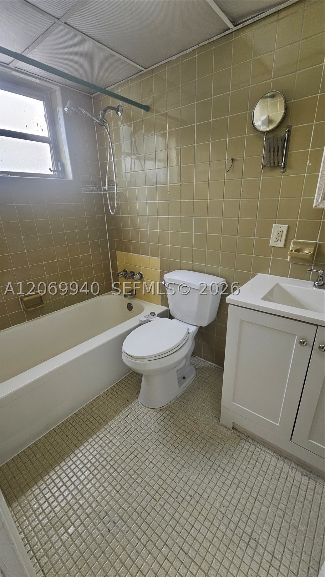 1230 W 54th St 226a Property Photo 7