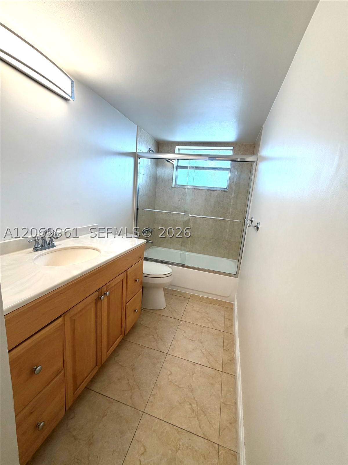 1660 Ne 191st St 406-1 Property Photo 6