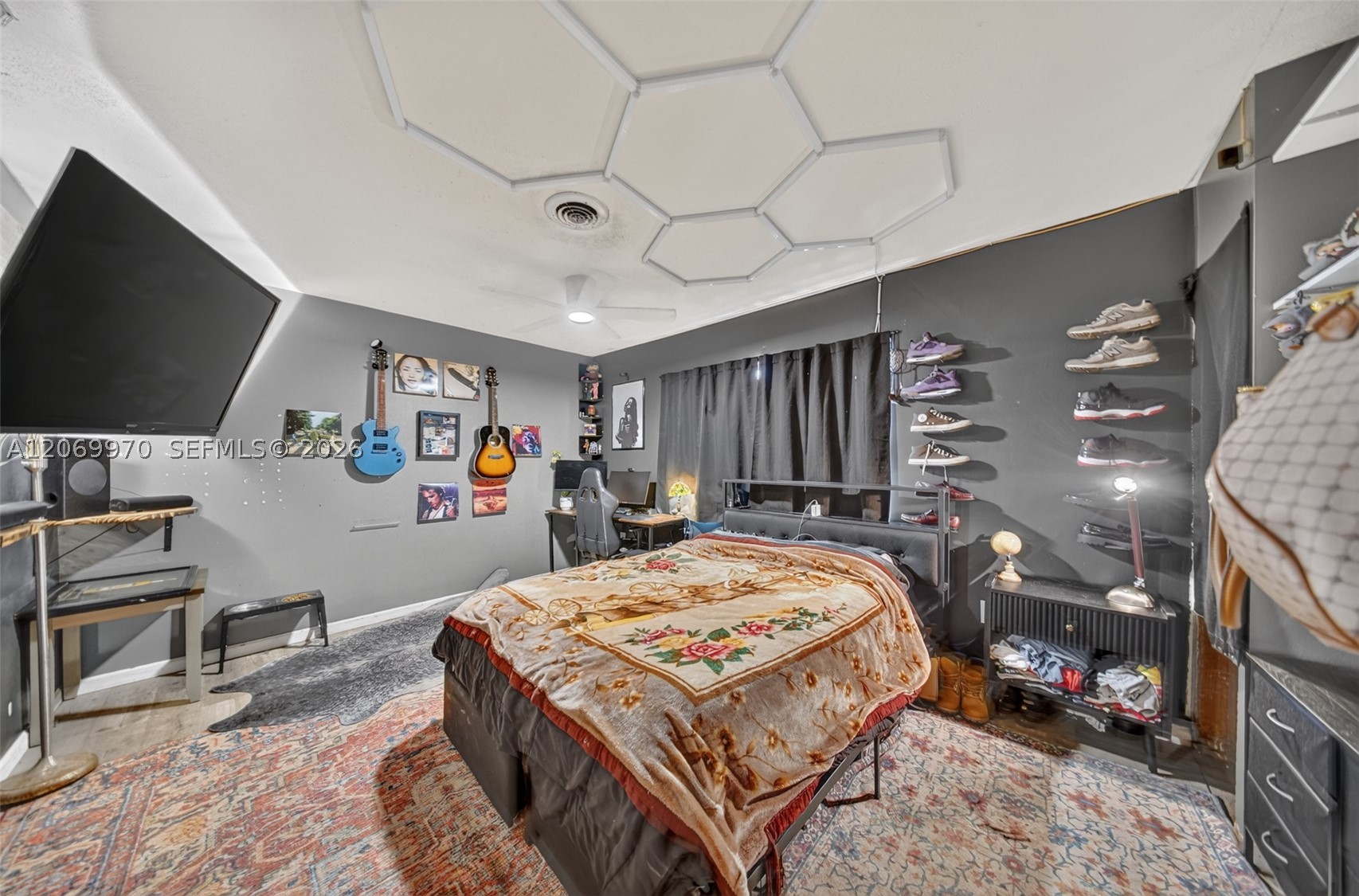 A12069970 Property Photo 16