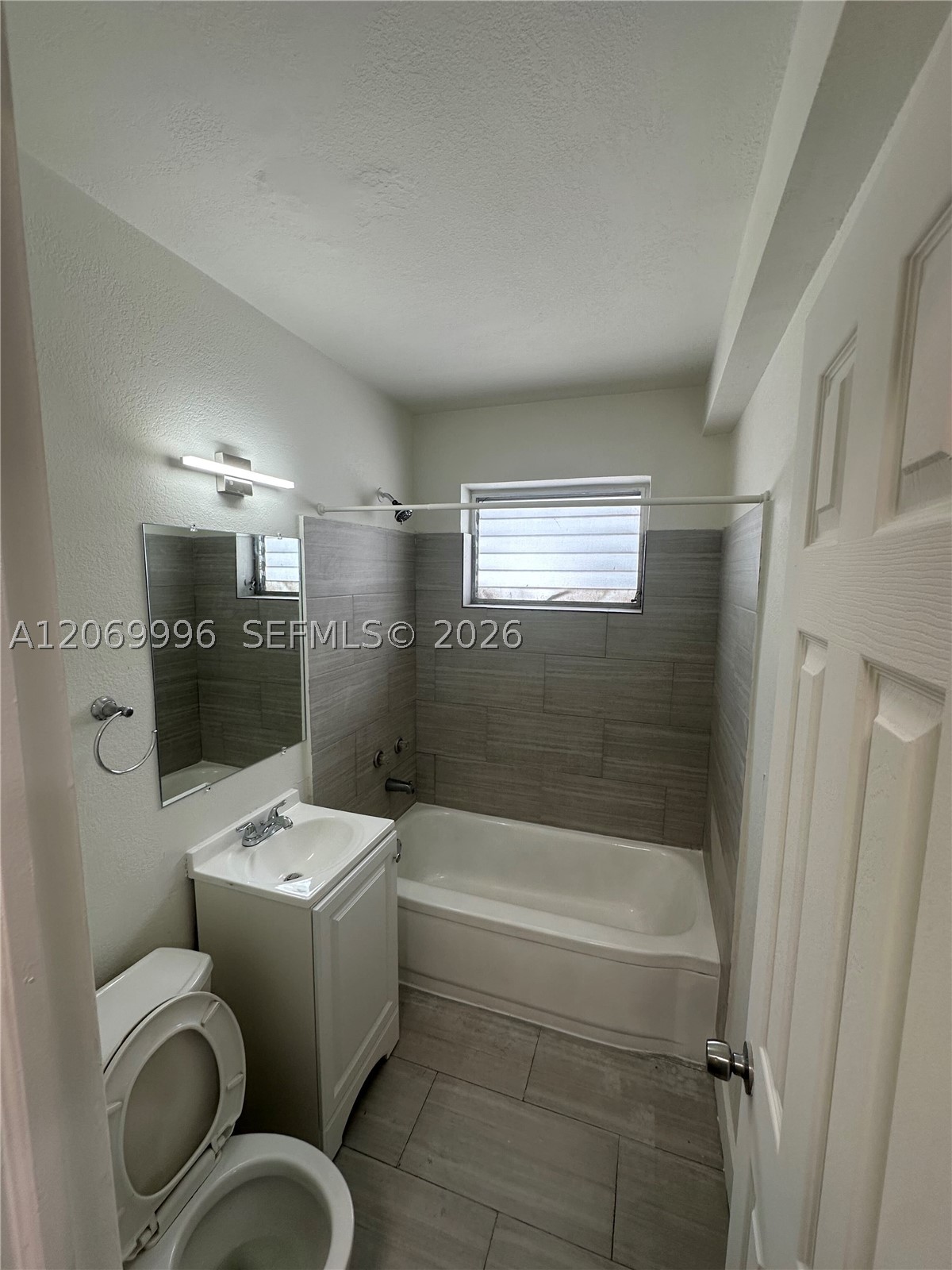 1225 Normandy Dr 8 Property Photo 4
