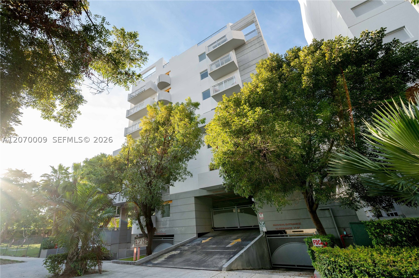 1712 SW 2nd Ave PH7/807 Property Photo 1
