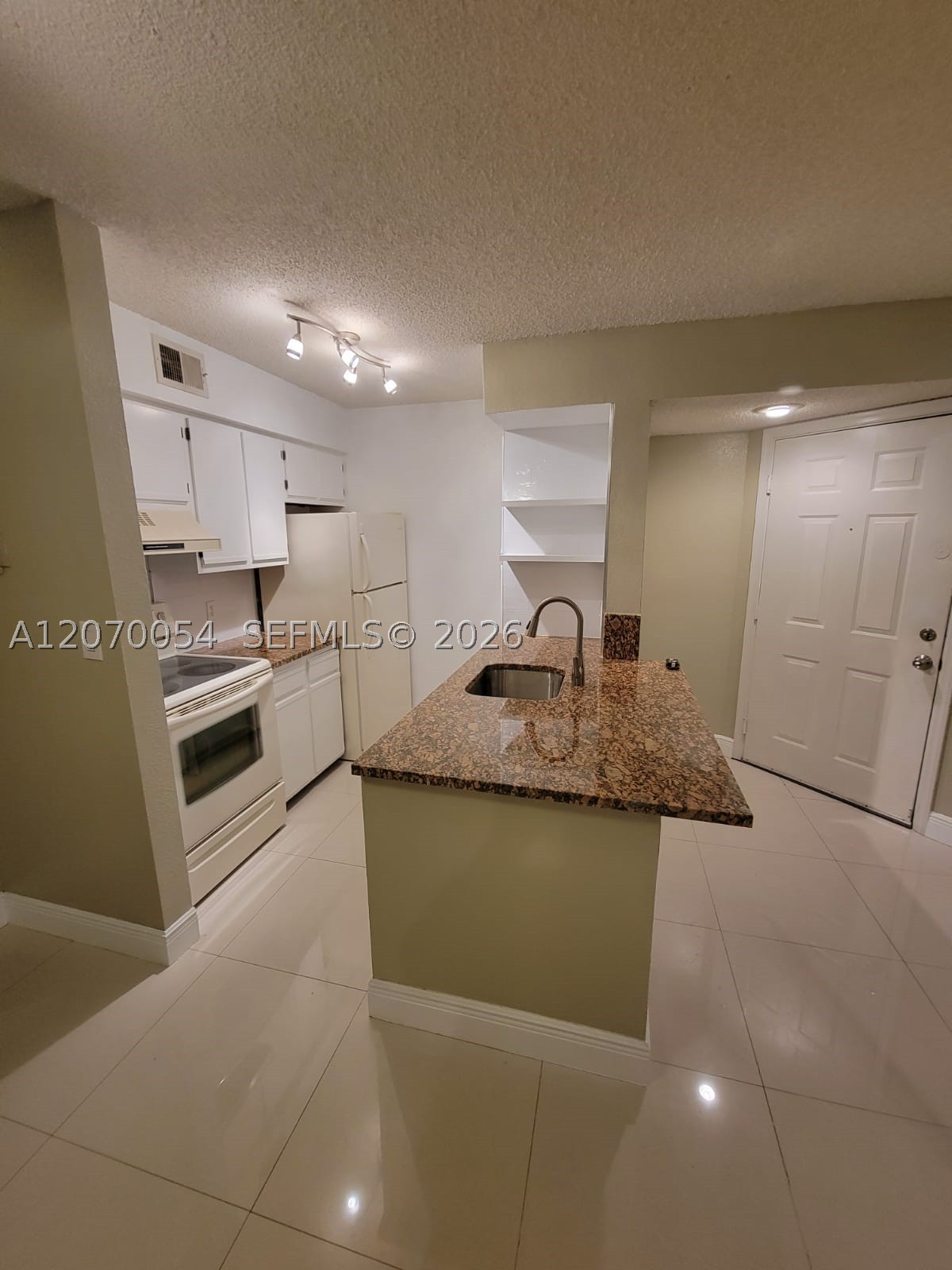 2826 S University Dr 3101 Property Photo 4