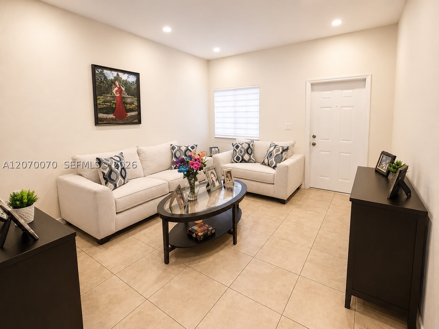 A12070070 Property Photo 2