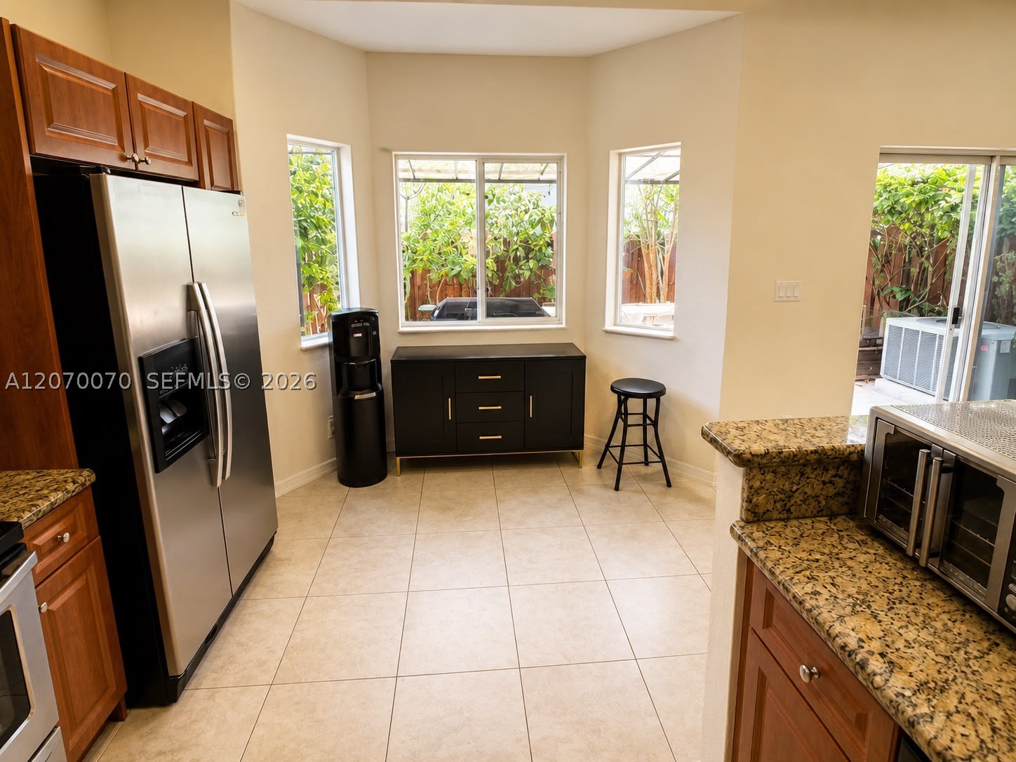 A12070070 Property Photo 6