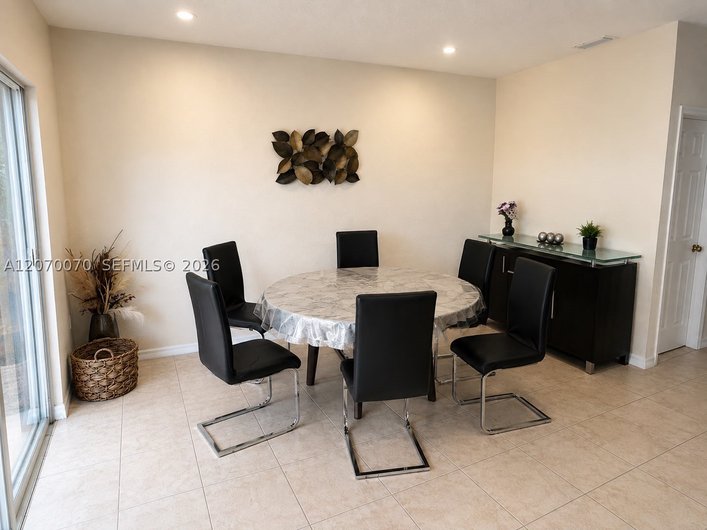A12070070 Property Photo 7