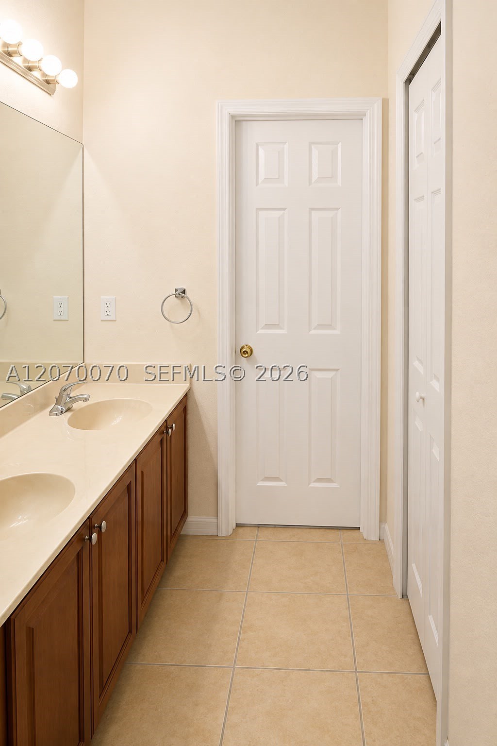 A12070070 Property Photo 12
