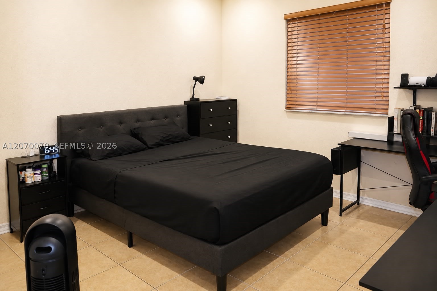 A12070070 Property Photo 15