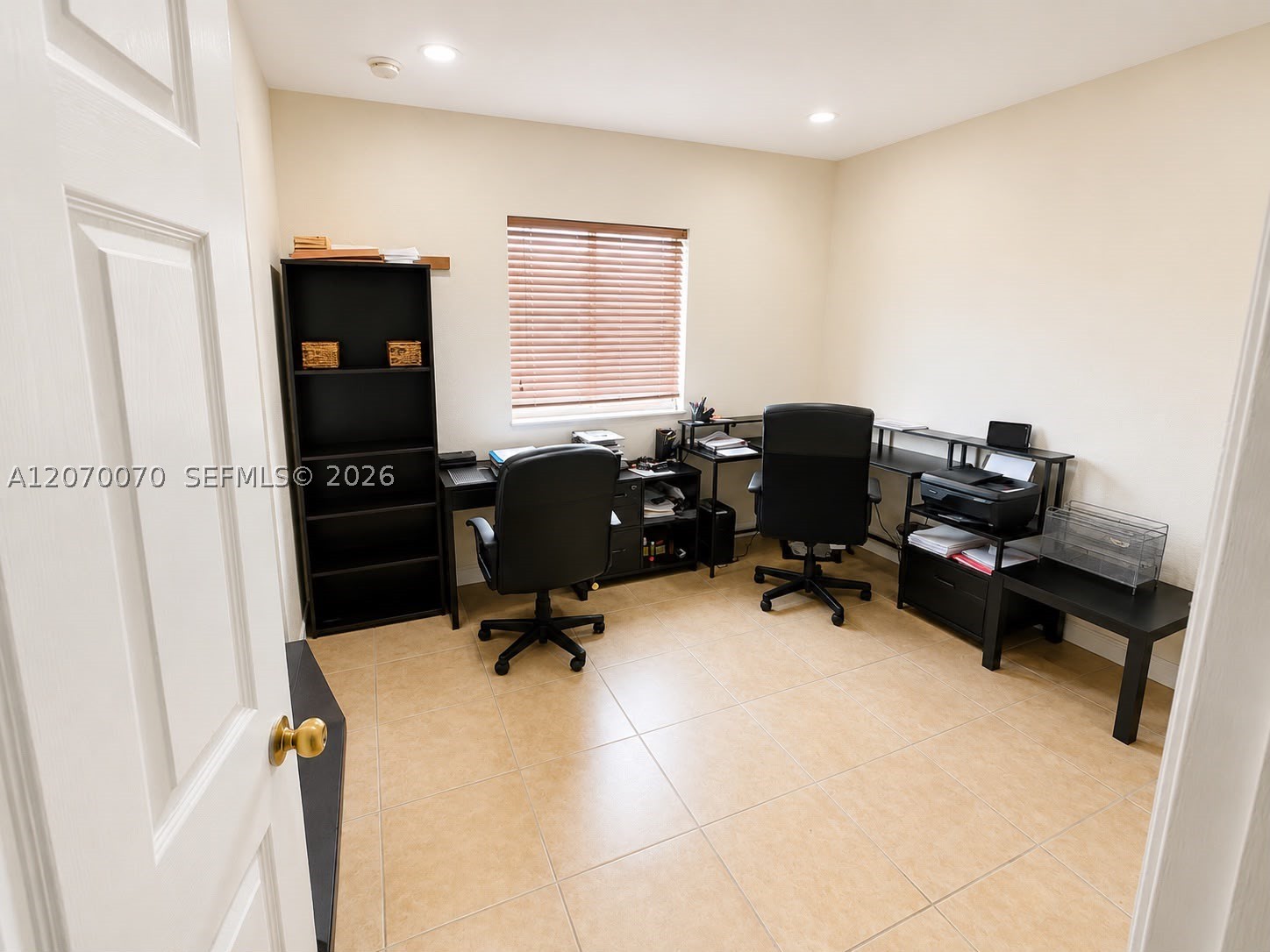 A12070070 Property Photo 16