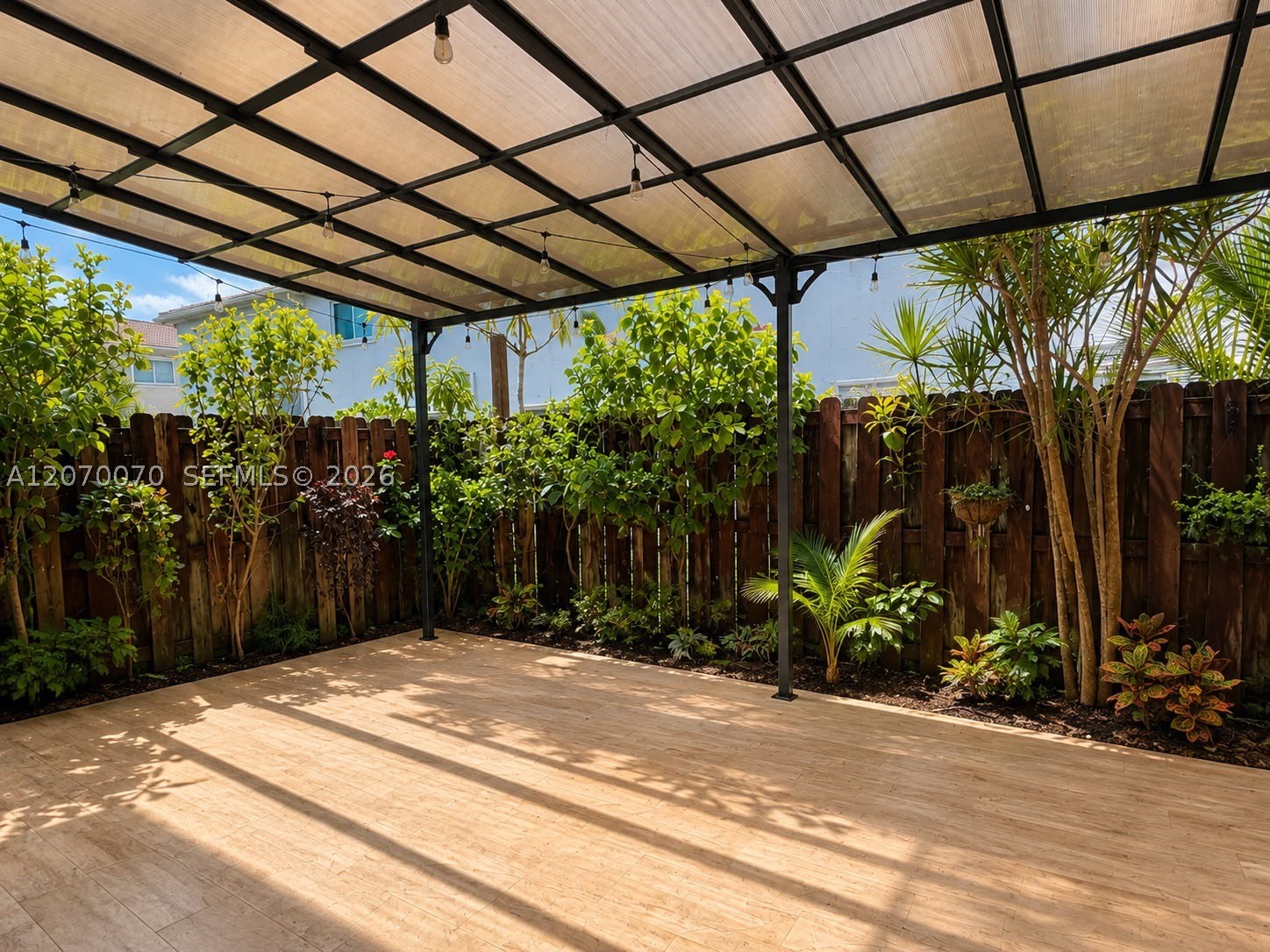 A12070070 Property Photo 18