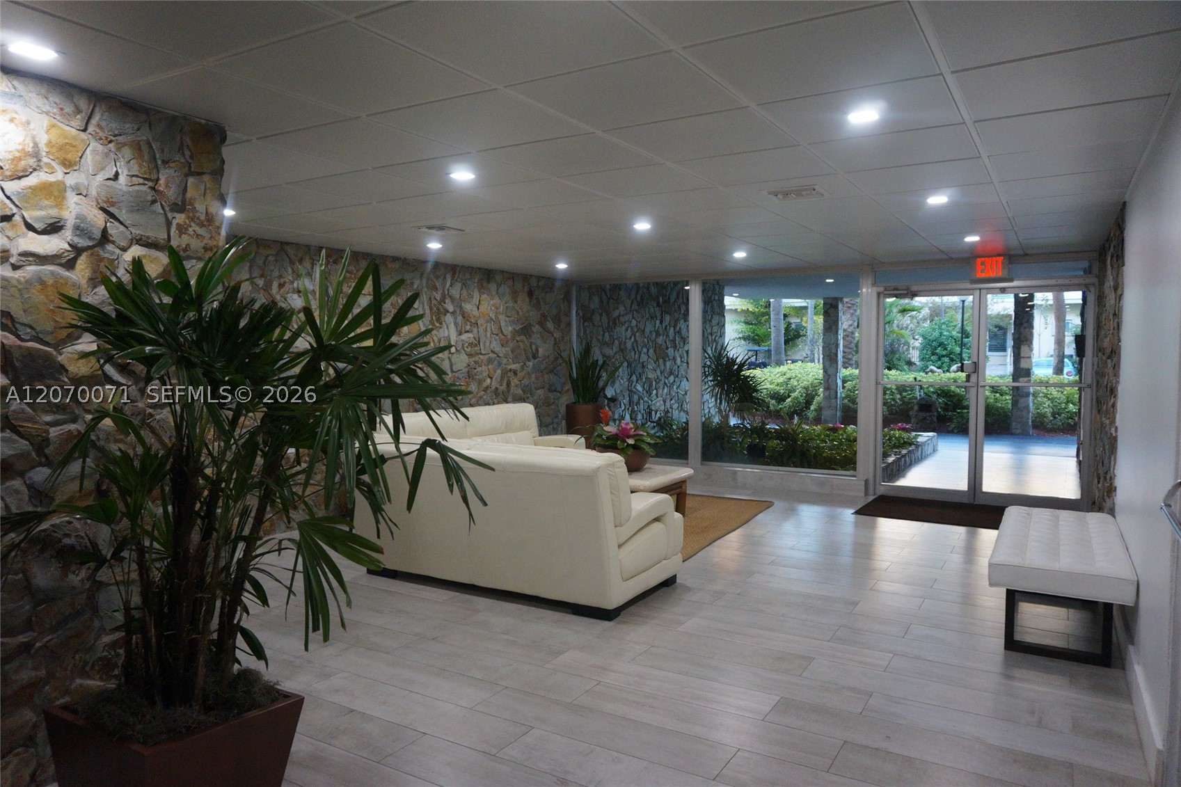 210 Seaview Dr 308 Property Photo 3