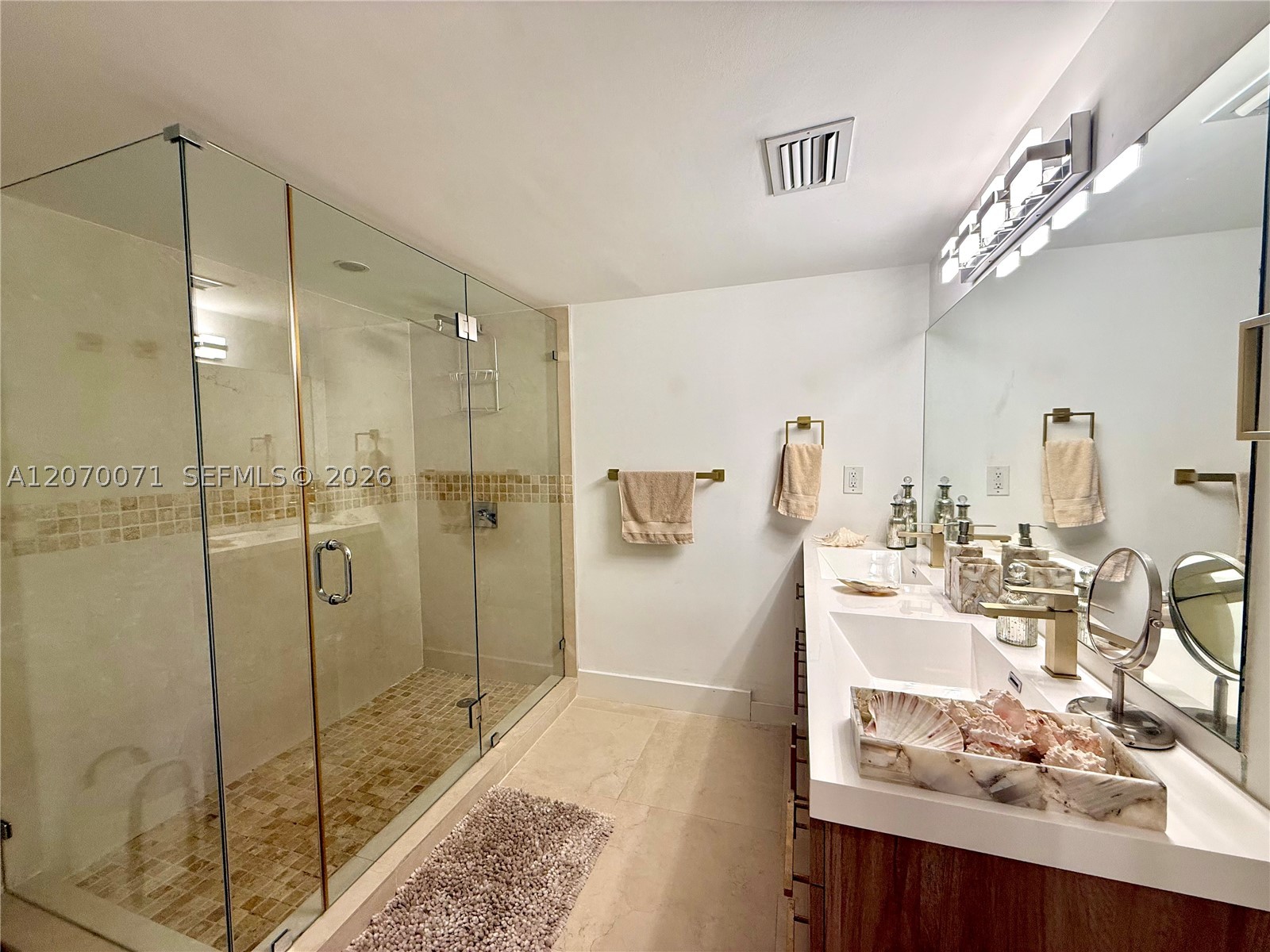 210 Seaview Dr 308 Property Photo 18