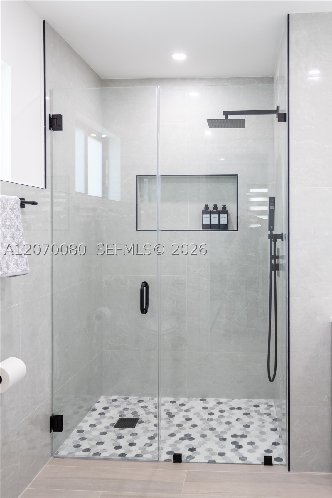 4010 Johnson St Property Photo 12