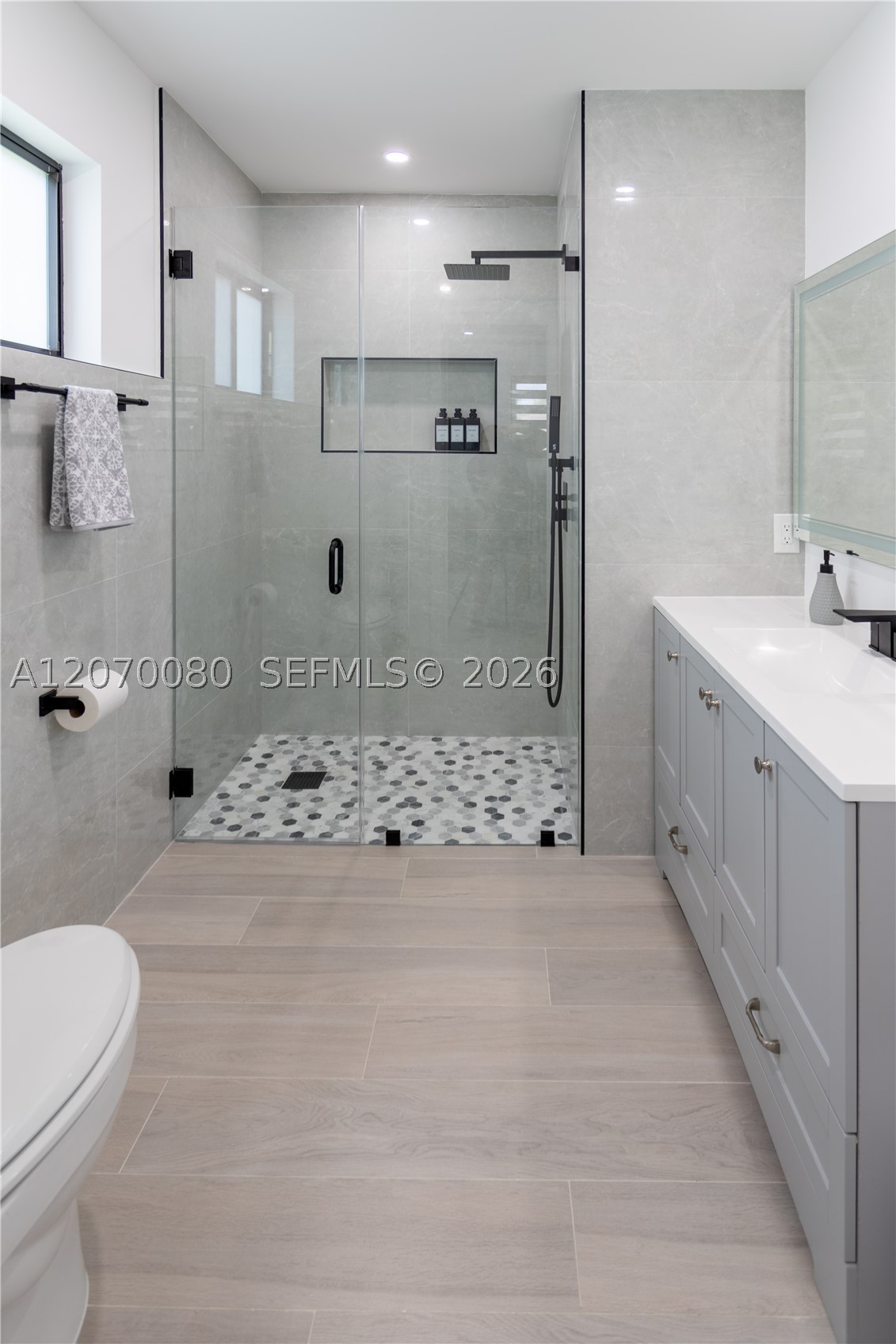 4010 Johnson St Property Photo 13