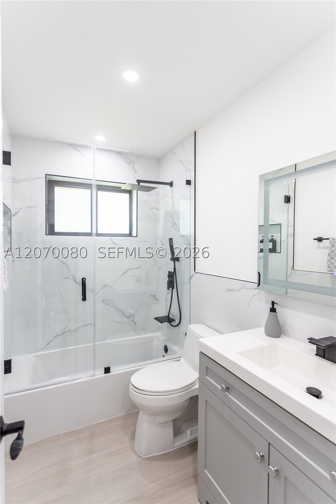 4010 Johnson St Property Photo 16