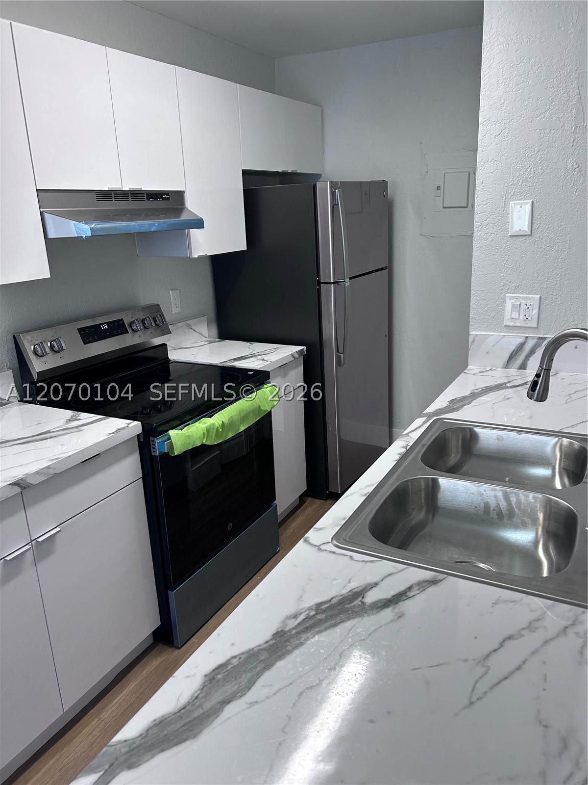 2181 Catherine Dr 2 Property Photo 2