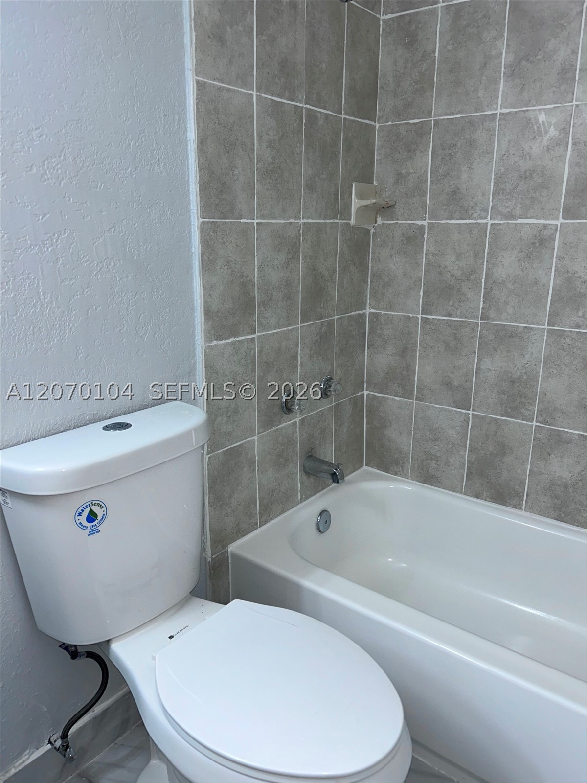 2181 Catherine Dr 2 Property Photo 6